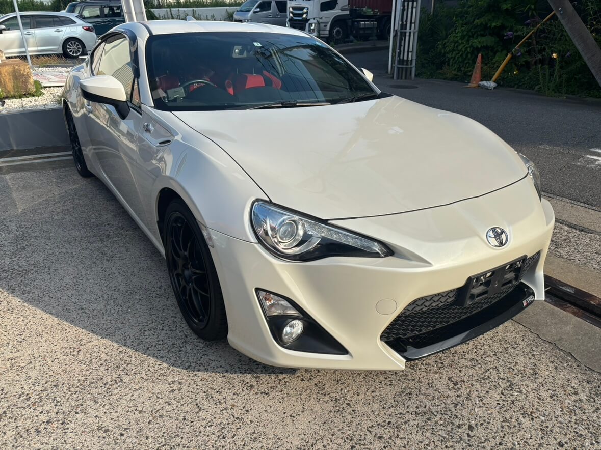 トヨタ　86 GTリミテッド　（修復歴無・車高調・社外マフラーほか）