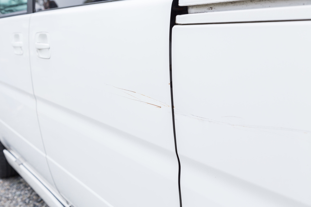 車に付いた線傷