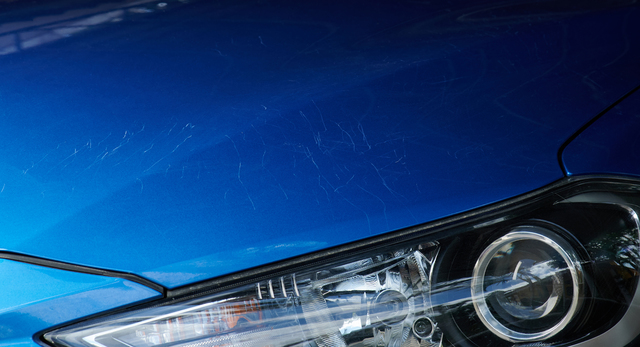 ボンネットの擦り傷