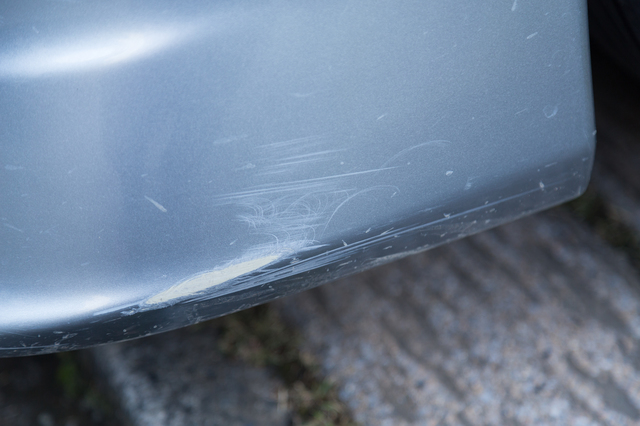 バンパーに付いた浅い傷