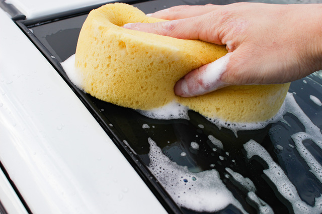 スポンジで洗う