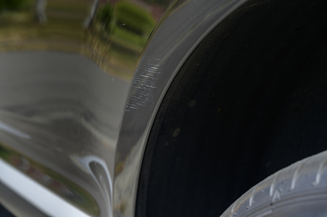 線状の浅い引っかき傷