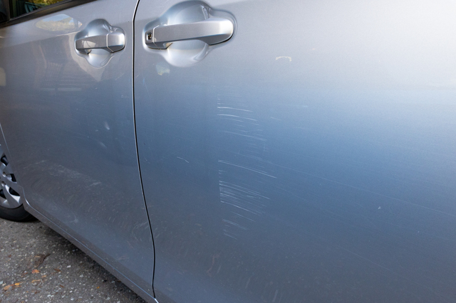 浅く、やや広い面積のすり傷