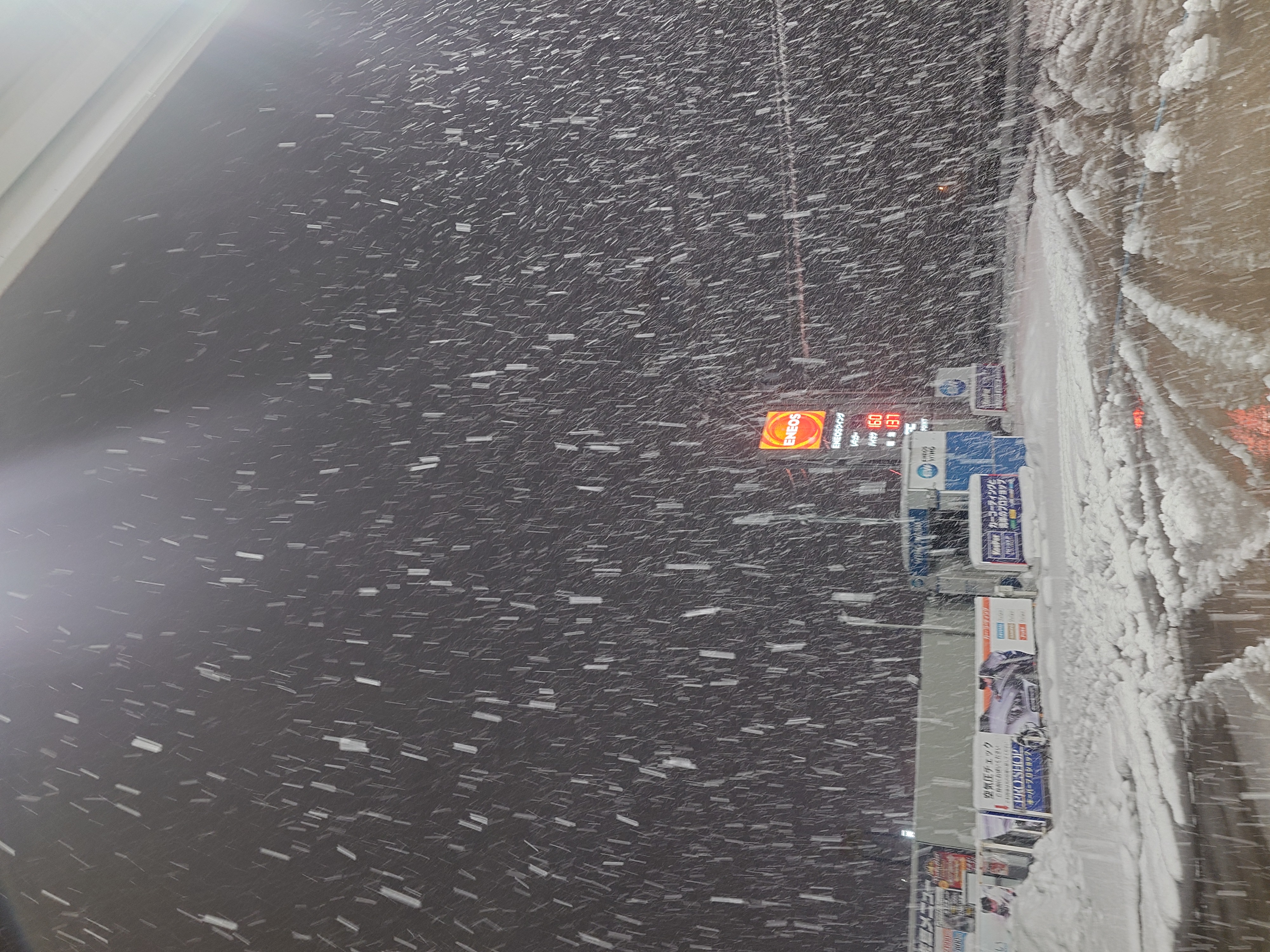 冬の雪道も安心 北陸の冬におすすめの車メンテナンス術☃️