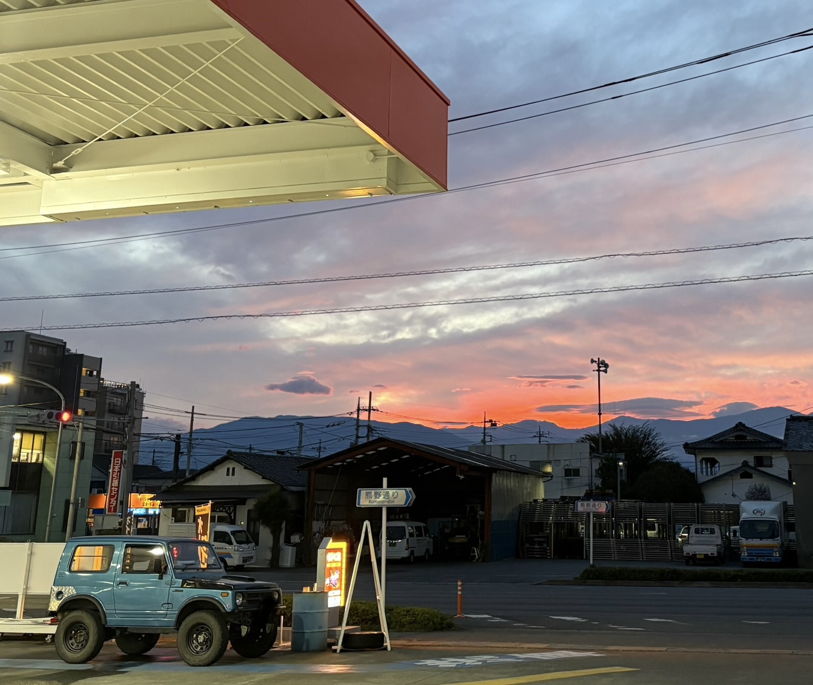 キレイな夕焼けとプラモデル？