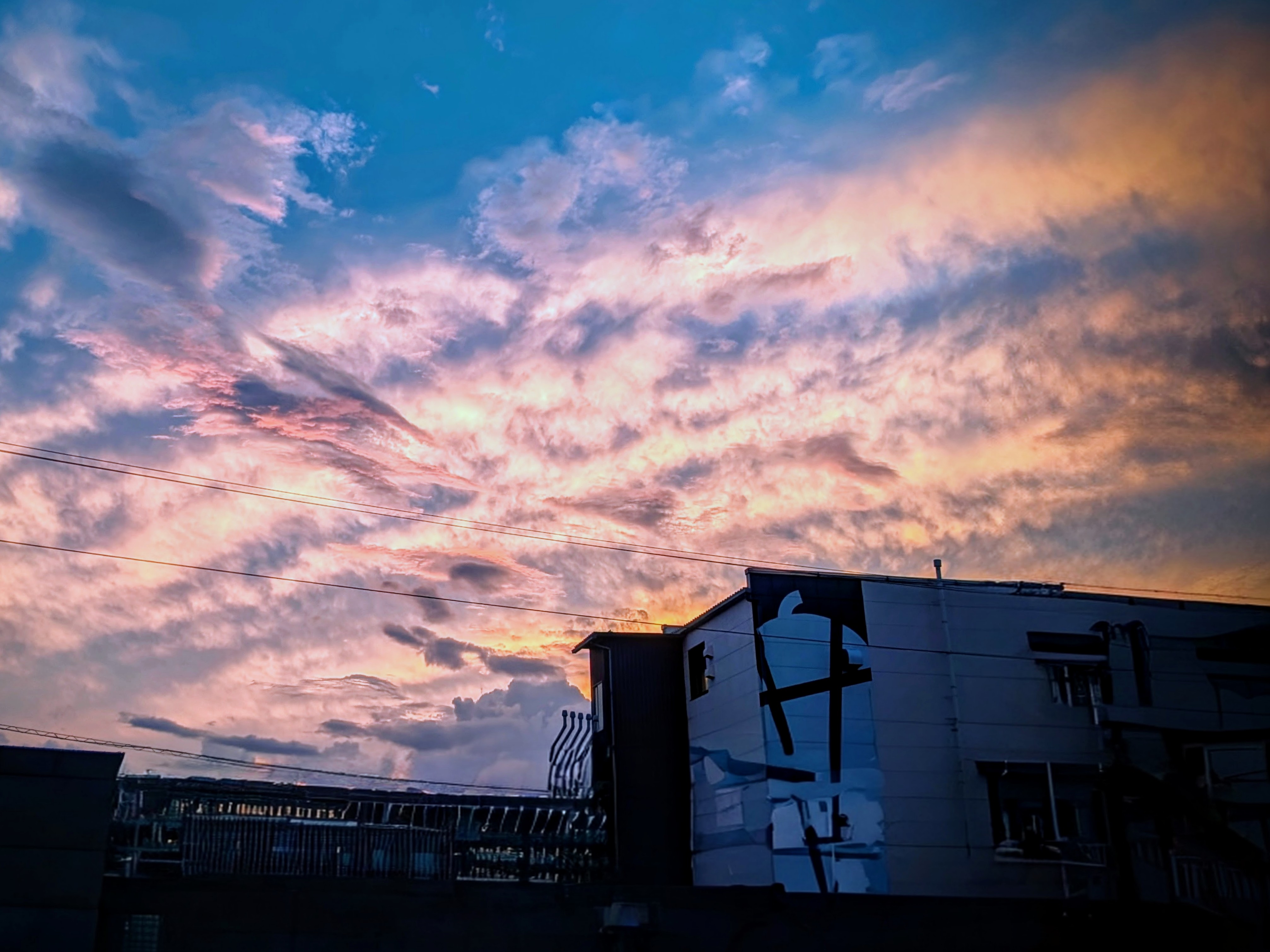 真っ赤な空を見ただろうか
