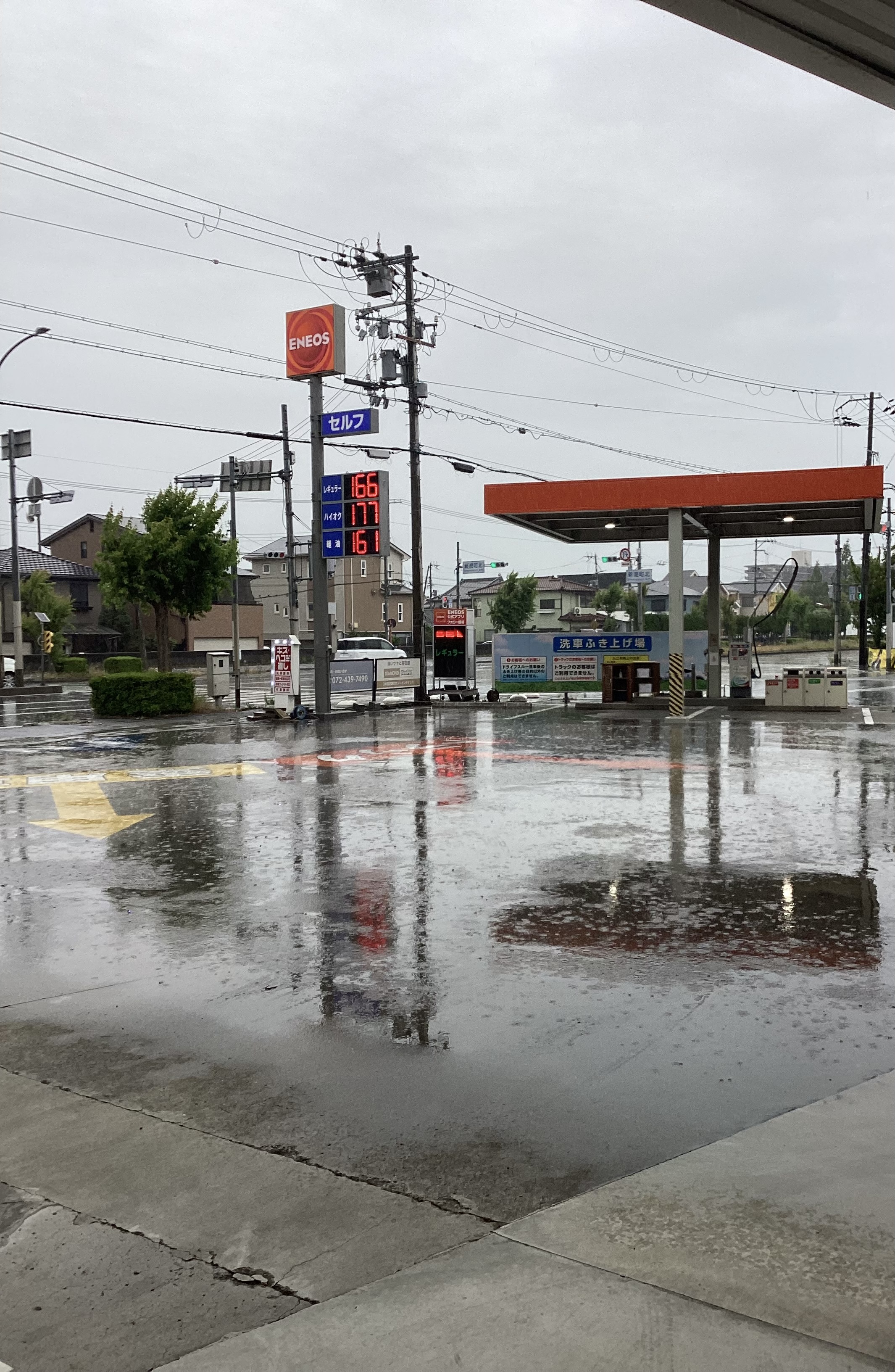 梅雨の車トラブル対策と岸和田臨海TSの洗車サービス紹介☔️