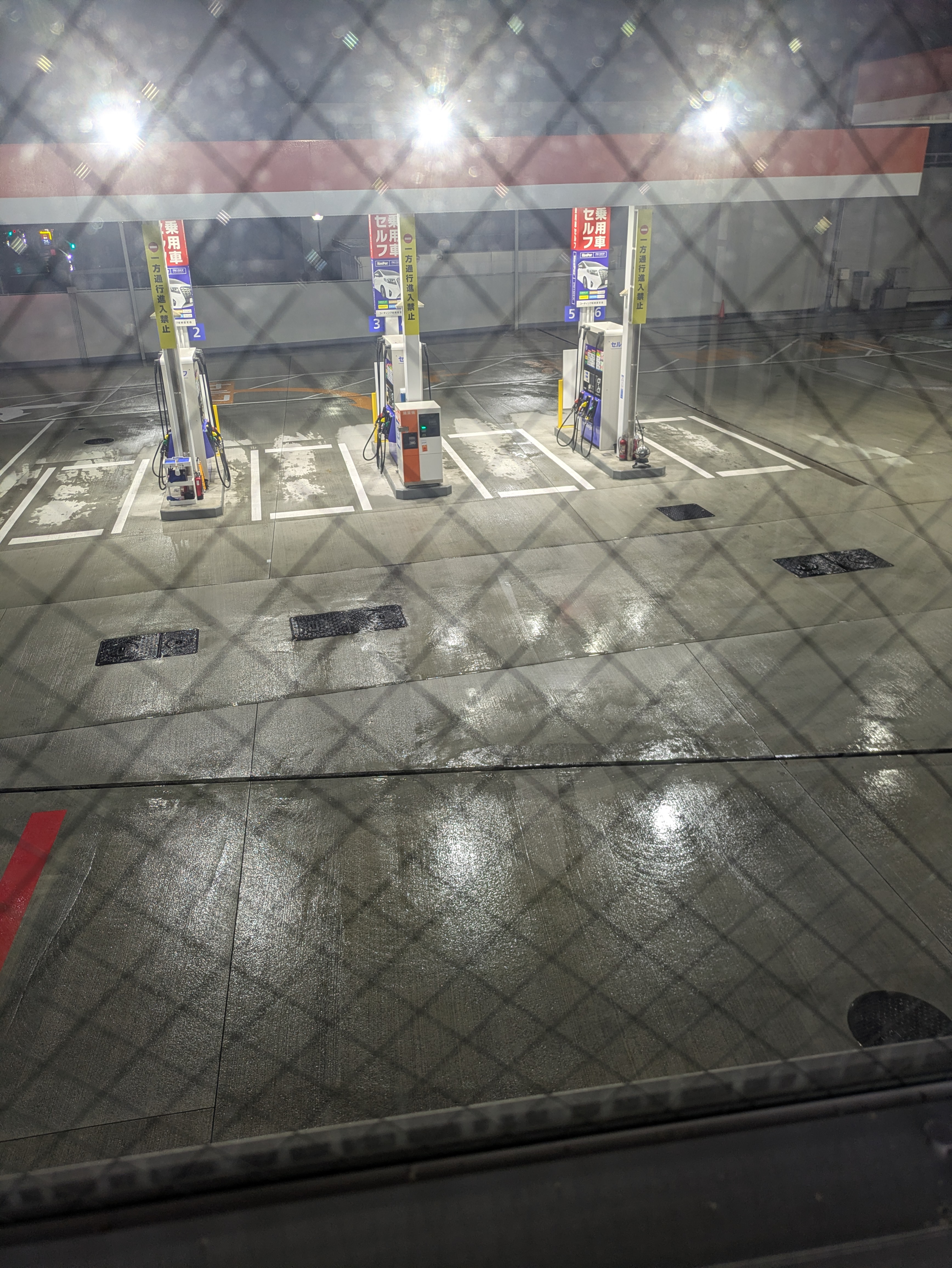 雨の日も安心安全に過ごすための春の車メンテナンスポイント🌧️