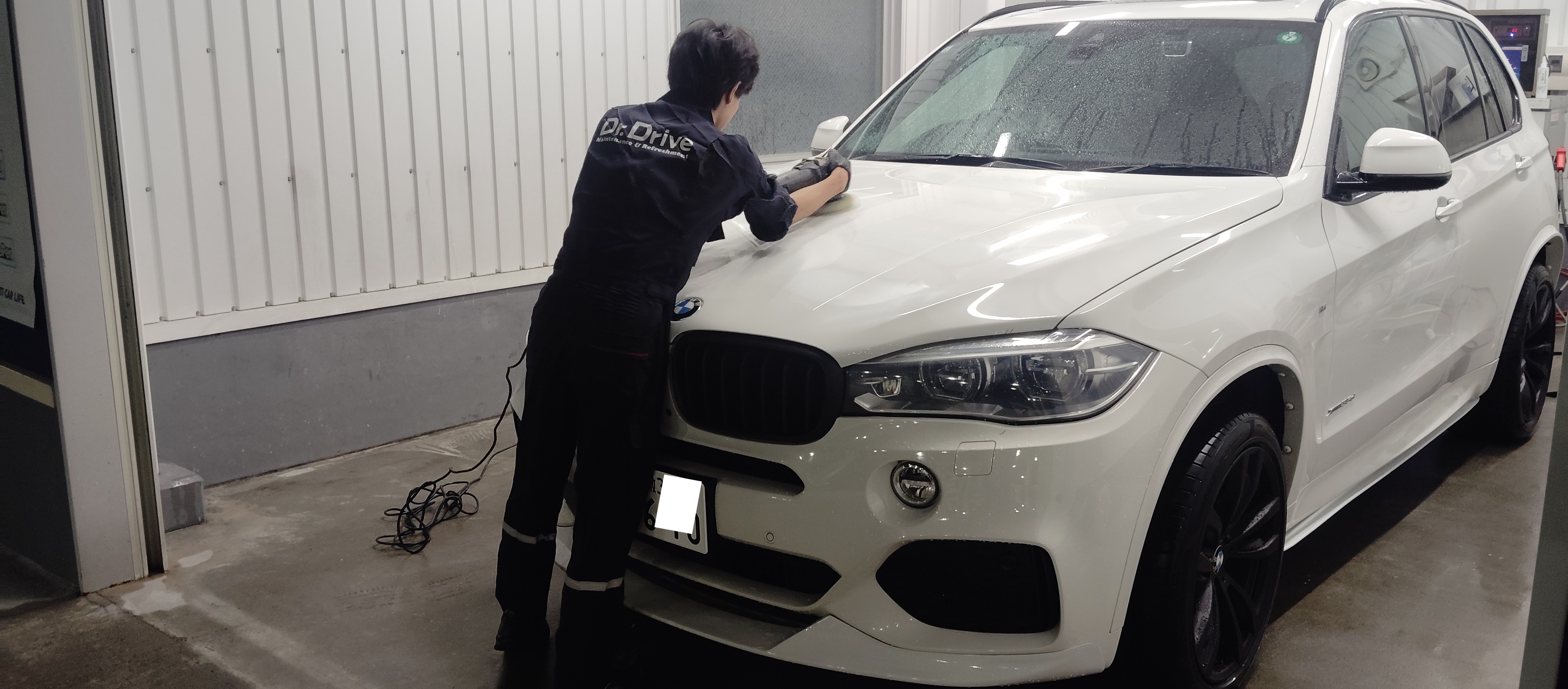 BMW X5の細密ボディ研磨プロの技術で輝きを取り戻す✨