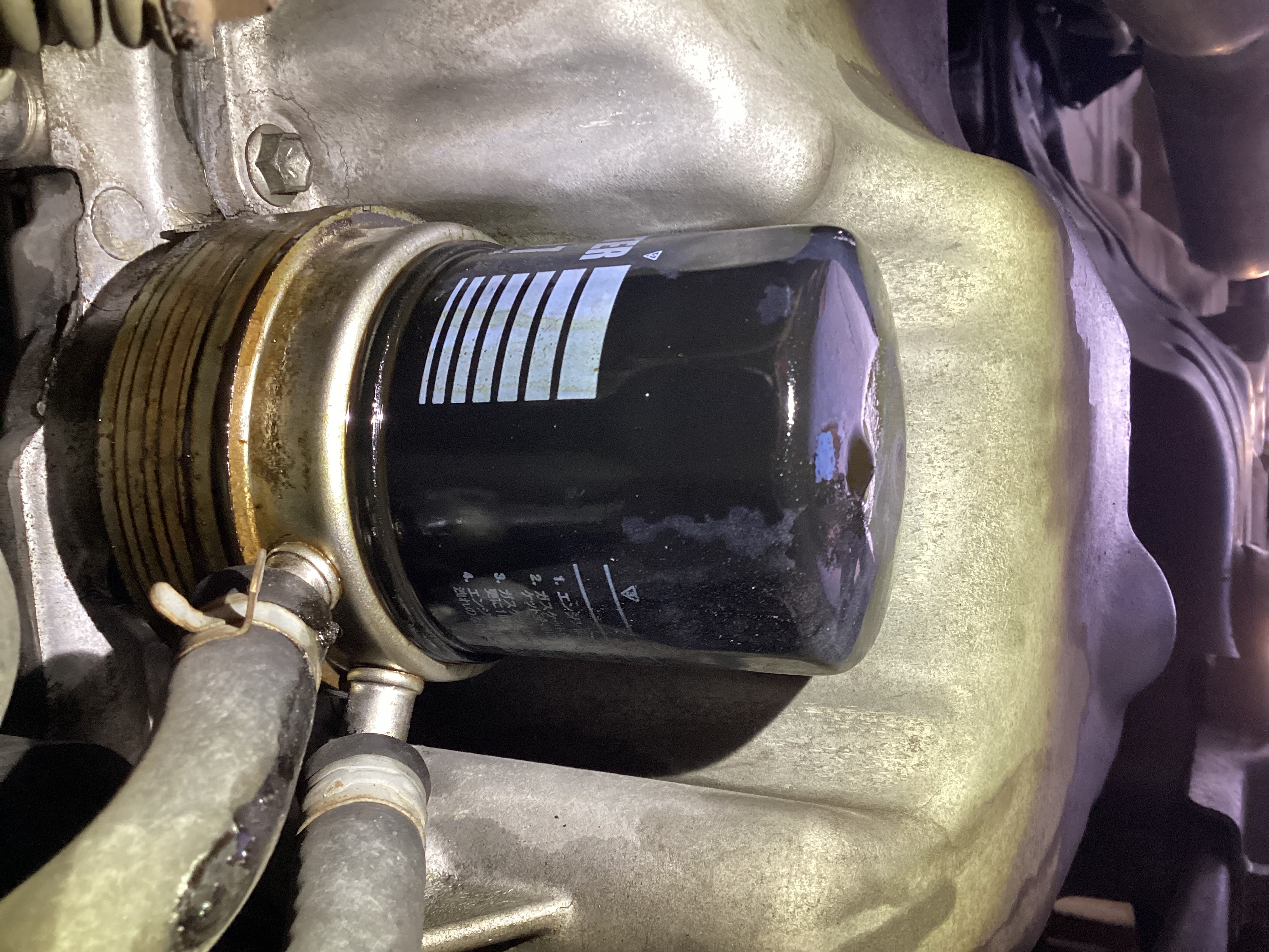 春のドライブ前にチェックしたい車のオイル漏れと点検ポイント🌸