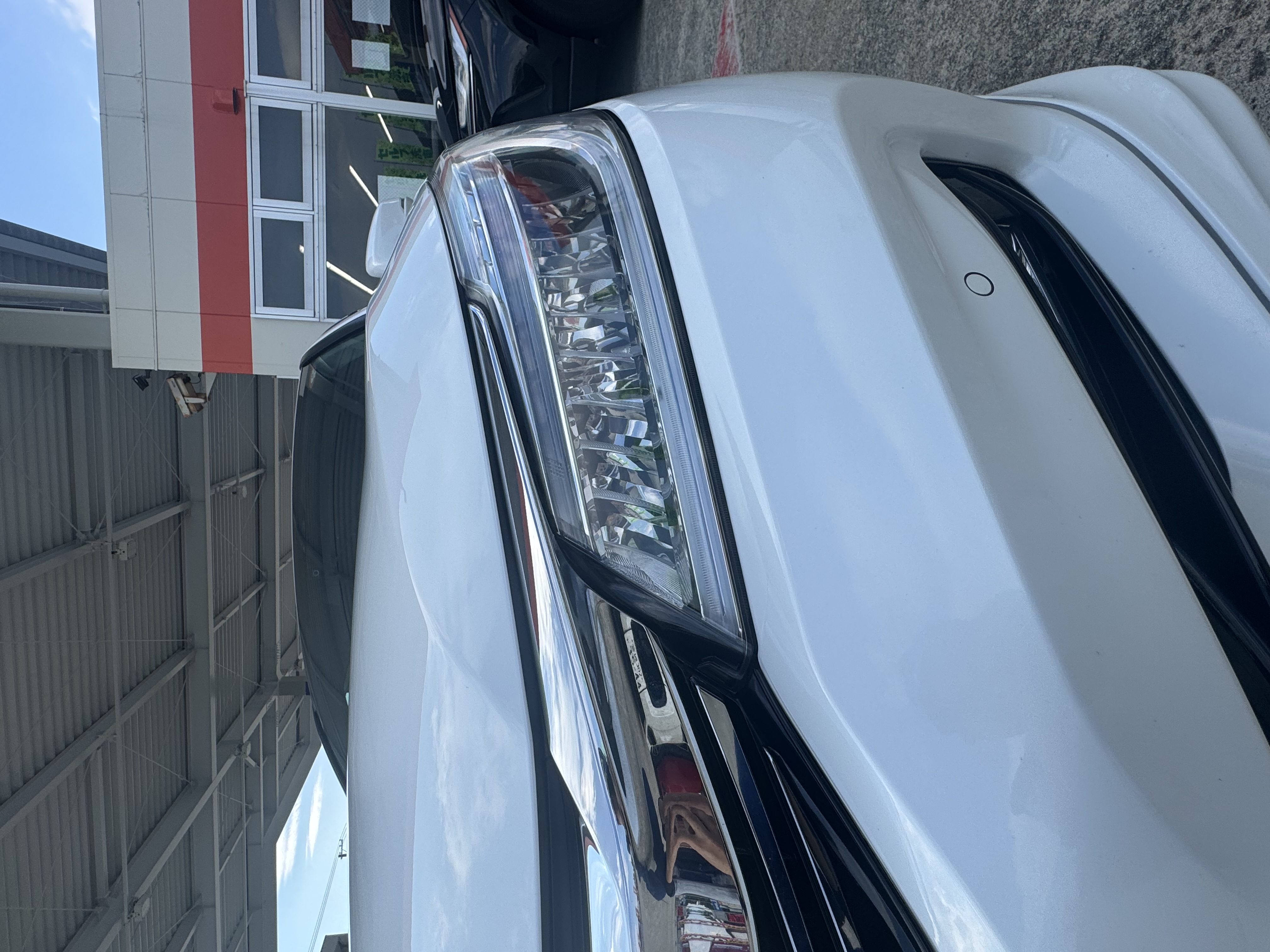 ヘッドライト研磨で愛車ピカピカに秋のドライブ準備も万全に✨