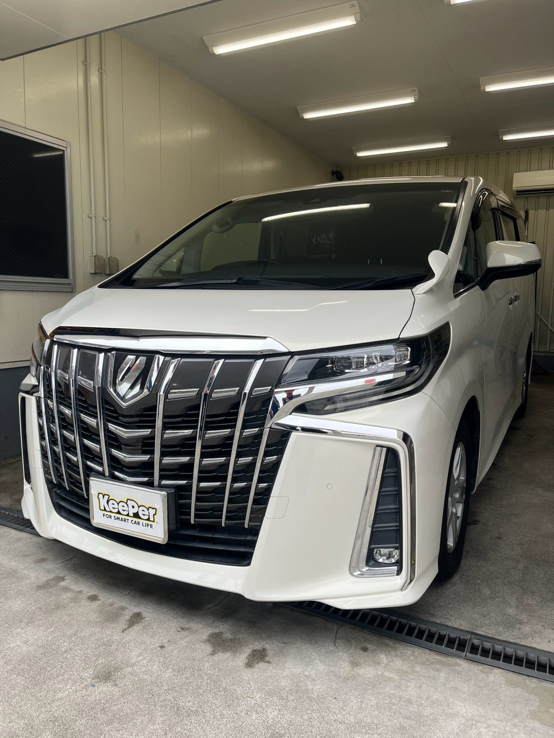 トヨタ　白いアルファードにフレッシュキーパー施工
