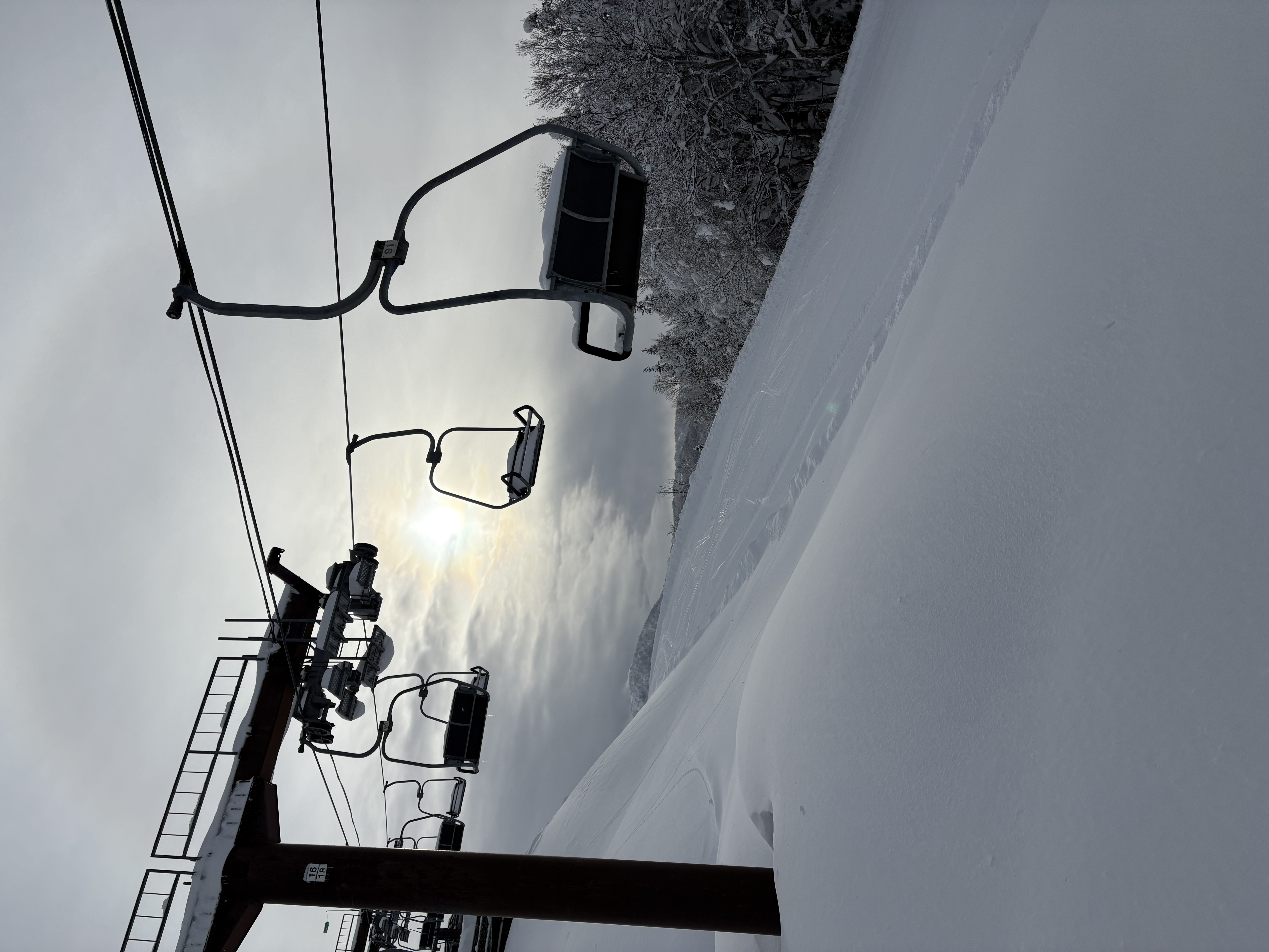 冬の車メンテナンス安心ガイド ラジエーター＆タイヤ点検で安全ドライブ🚗