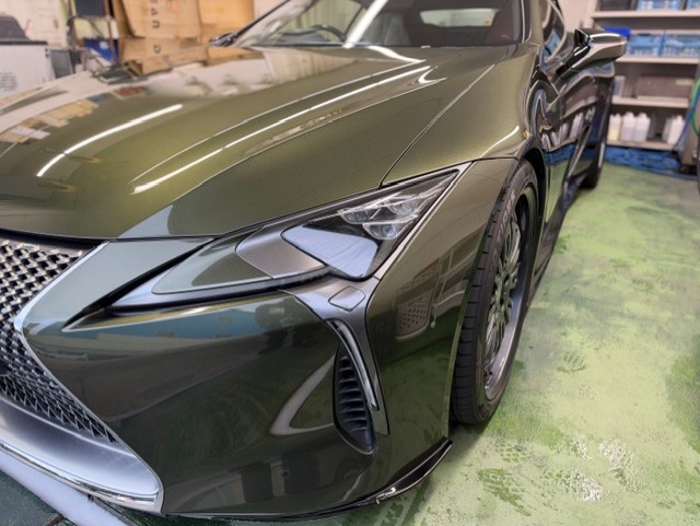 レクサスLC500にクリスタルキーパーを施工した後のツヤのあるボディ