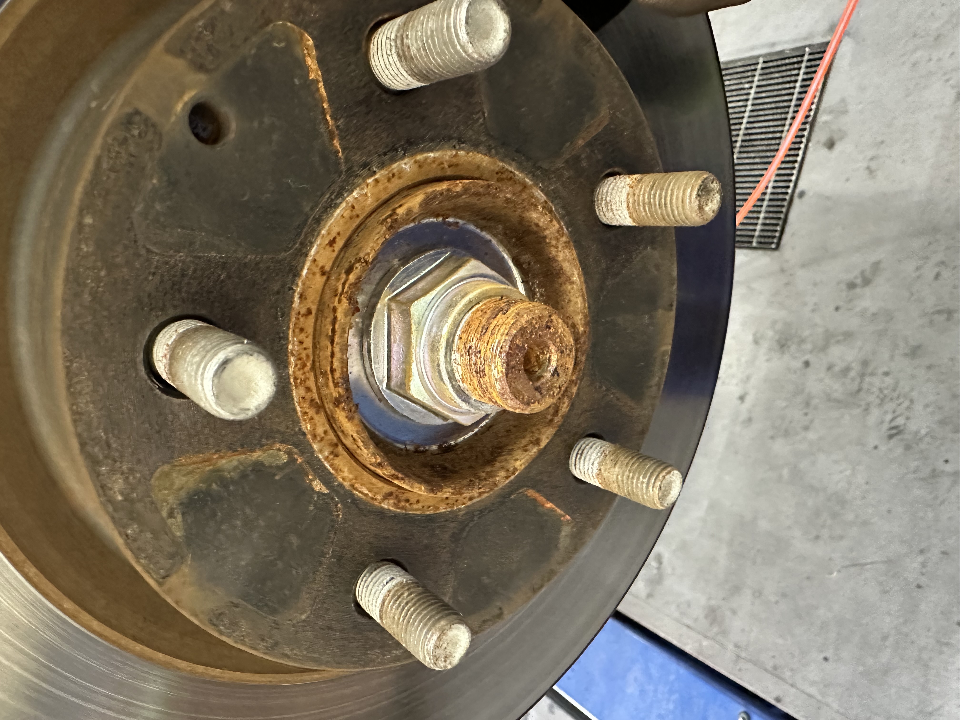 秋冬の車メンテナンス必須ポイントと防錆対策で安心ドライブ🚗