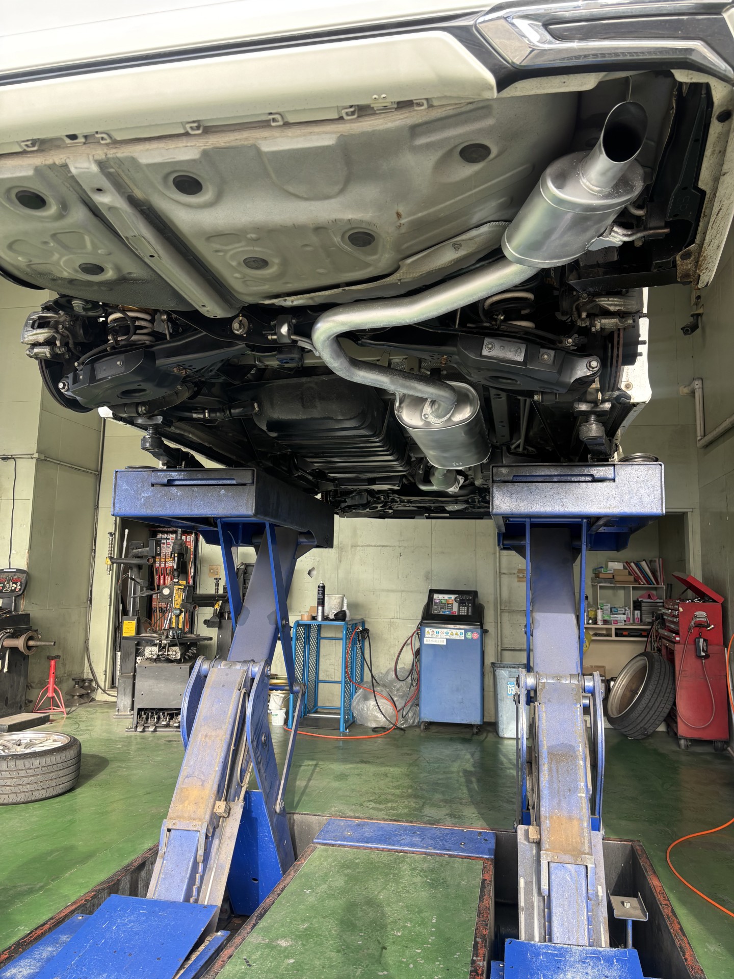 冬の雪道も安心 下回り防錆とタイヤ点検で愛車を守ろう⛄️