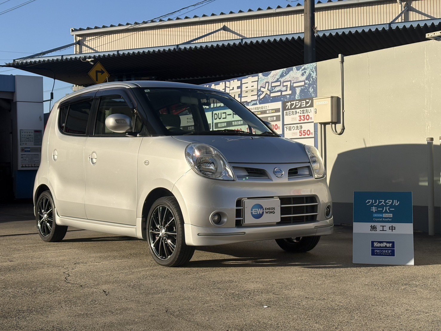 日産モコにクリスタルキーパーを施工した後のツヤのあるボディ
