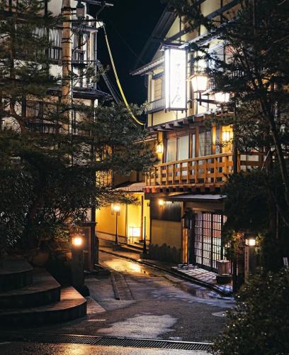 冬の安全運転に役立つ愛車メンテナンスと洗車のポイント🚗✨