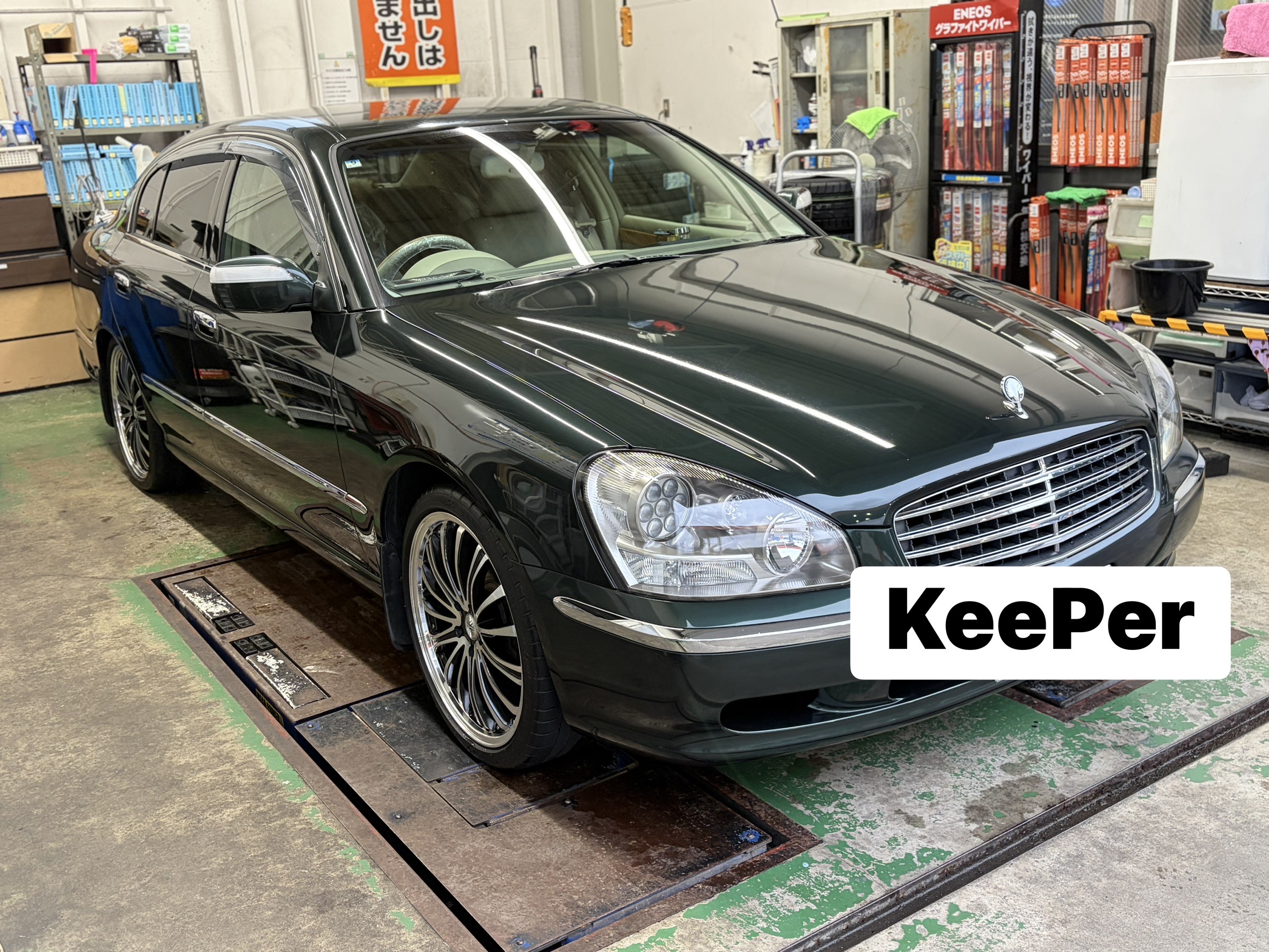 グリーンの日産シーマにフレッシュキーパーを施工しました。