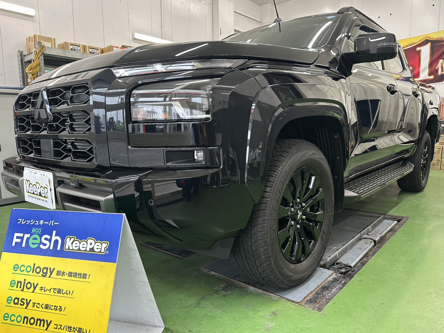 黒いミツビシ、トライトンにフレッシュプレミアムを施工ツヤツヤボディへ