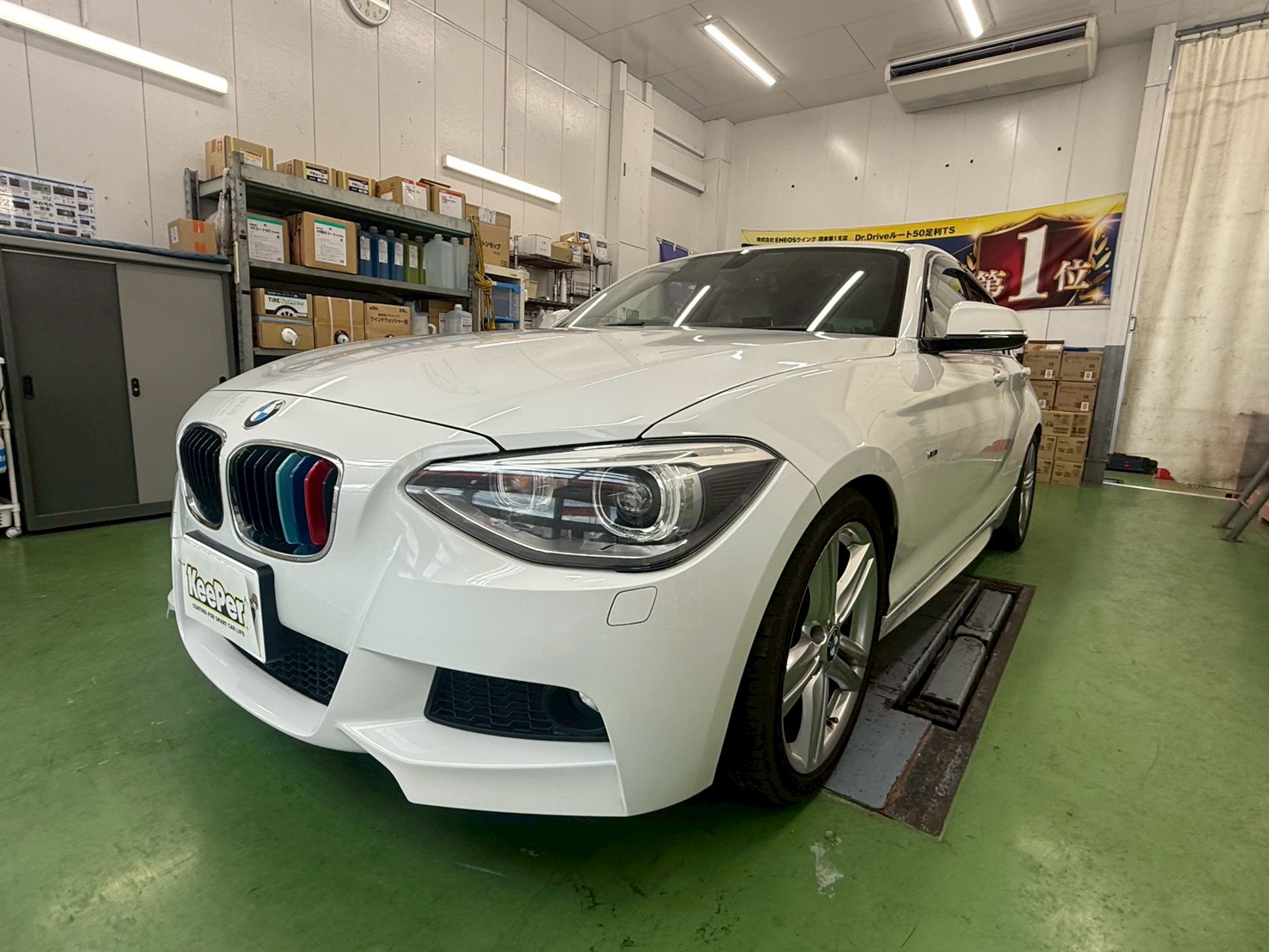 白いBMWにダイヤⅡキーパーBメンテナンスを施工して、ツヤツヤボディに