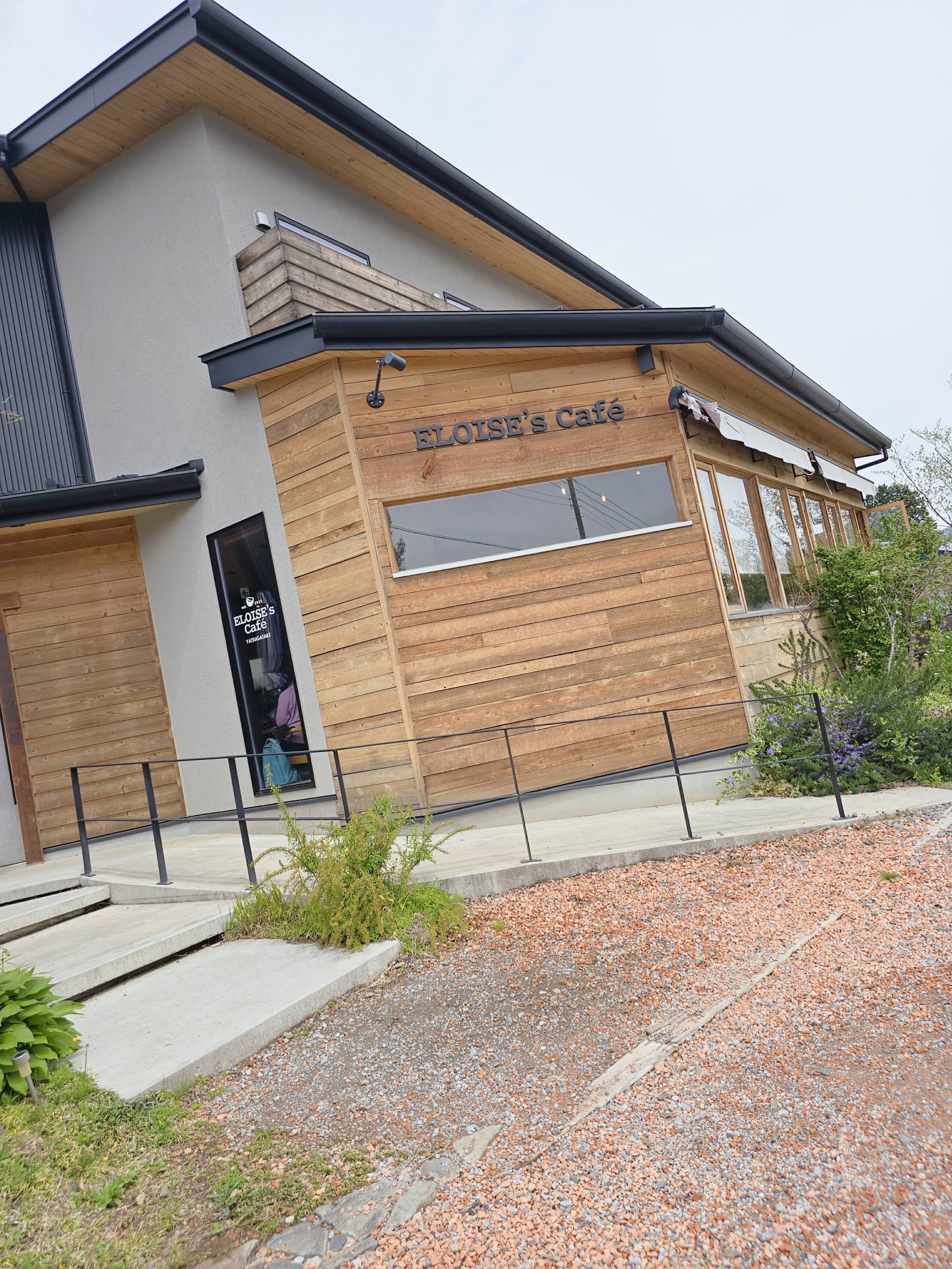 春のタイヤ脱着と梅雨前点検で安心ドライブをサポート🚗