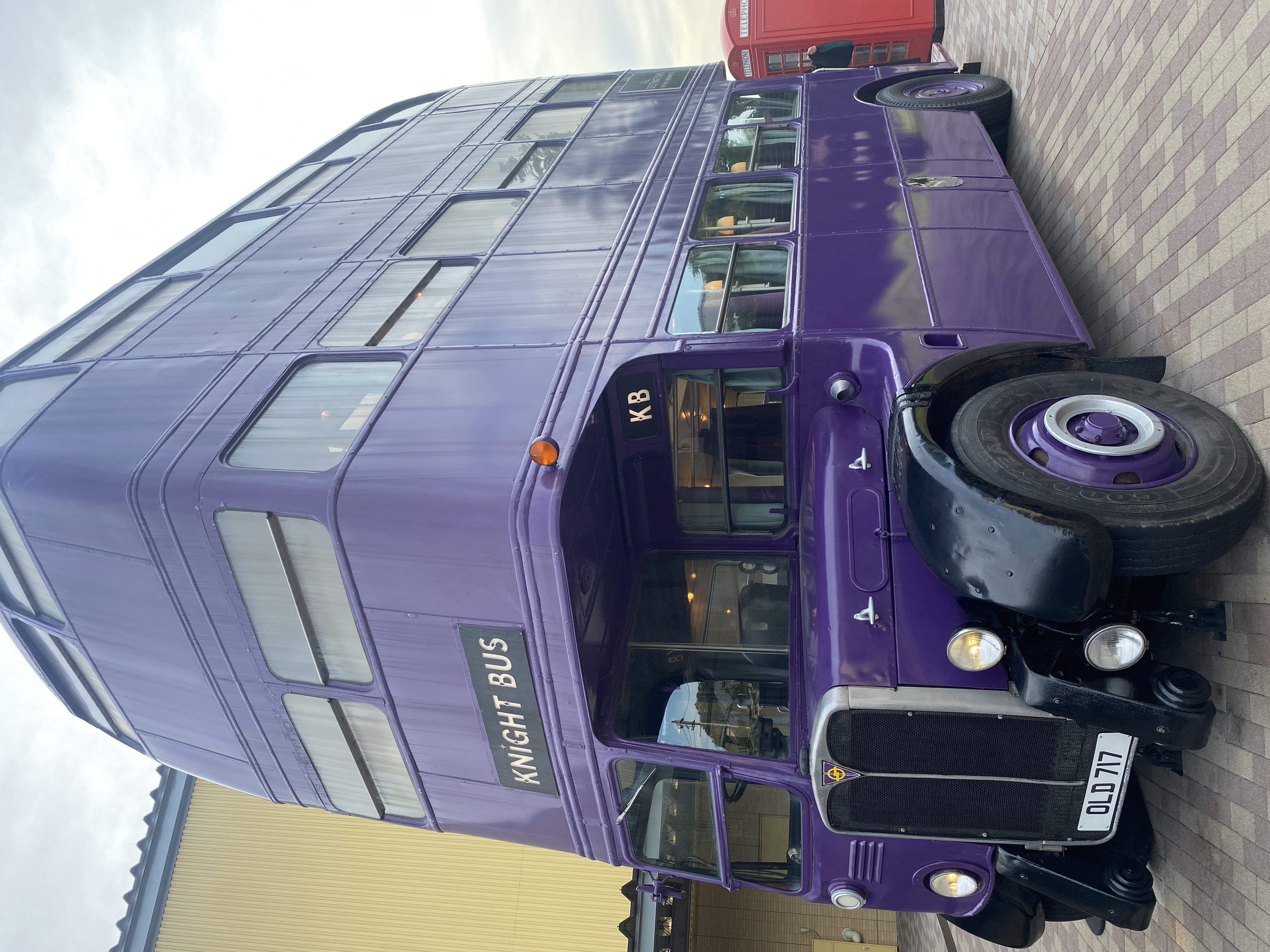 秋のタイヤ脱着と点検で安心ドライブをサポートします🍁