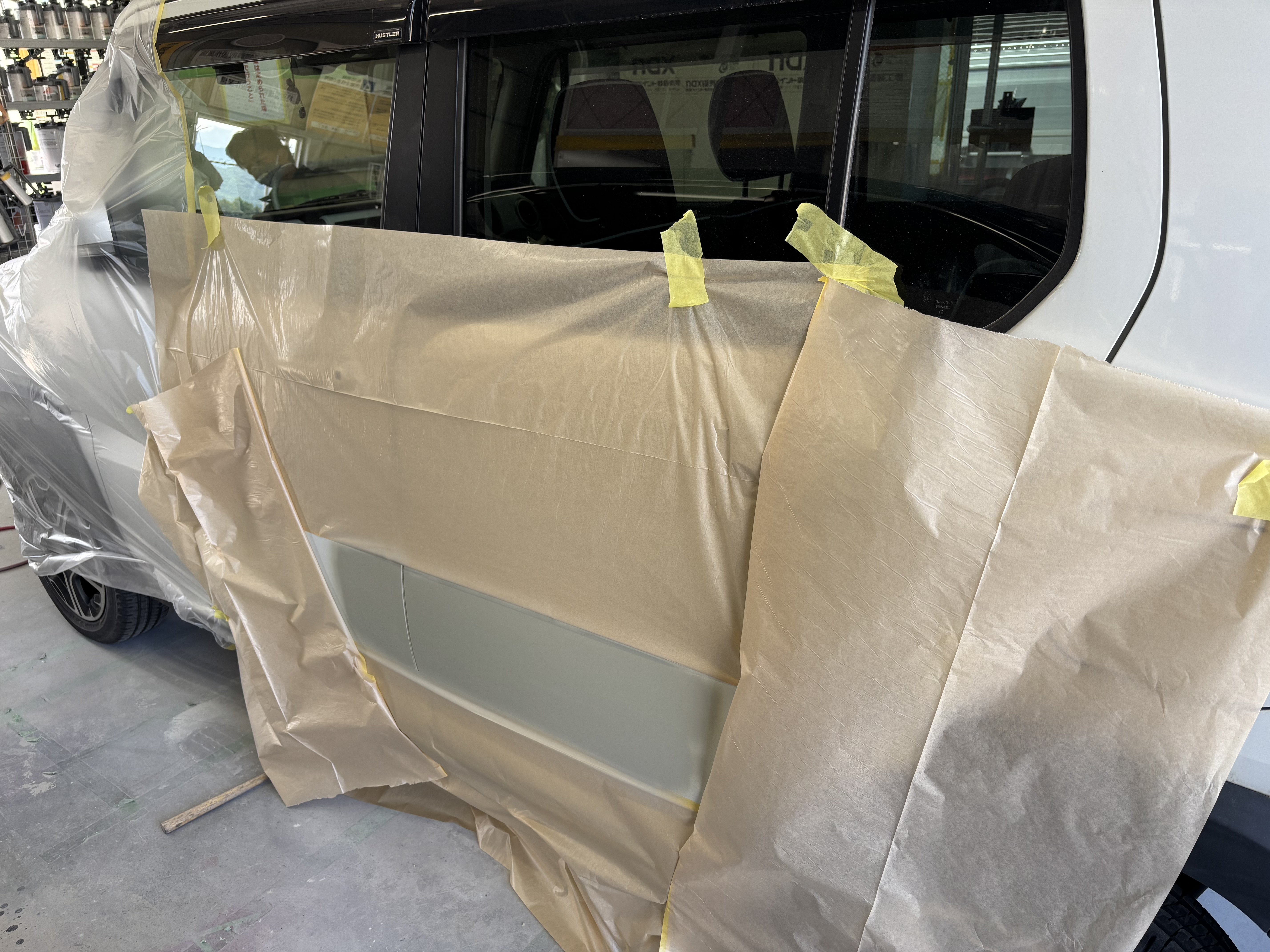 「リペア工場のパテ工程に密着お車の美しさを守る繊細作業」