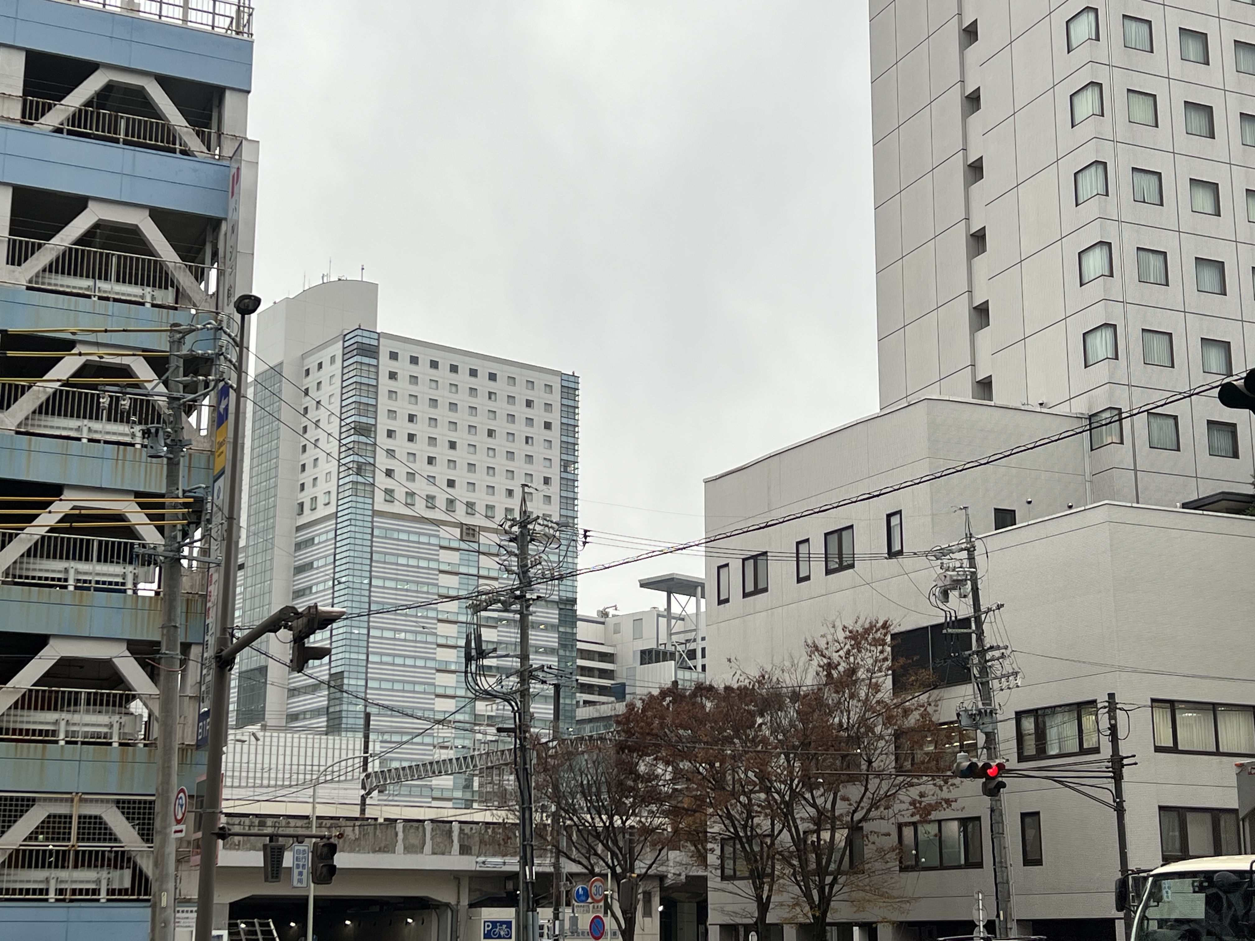 静岡SSで冬の車ケア！手洗い洗車とタイヤ交換のポイント🚗