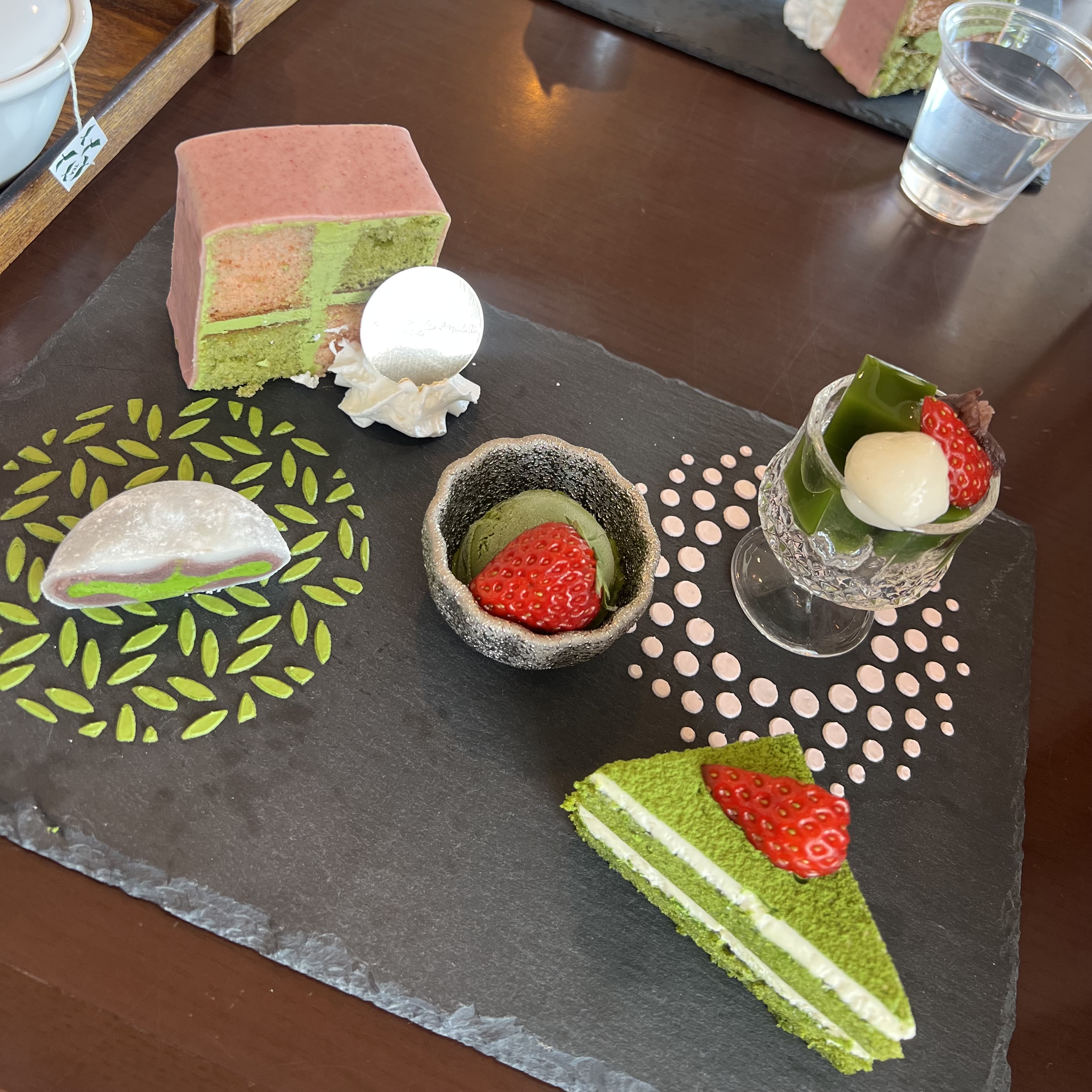 冬の安全運転に必須スタッドレスタイヤ交換と点検のすすめ❄️