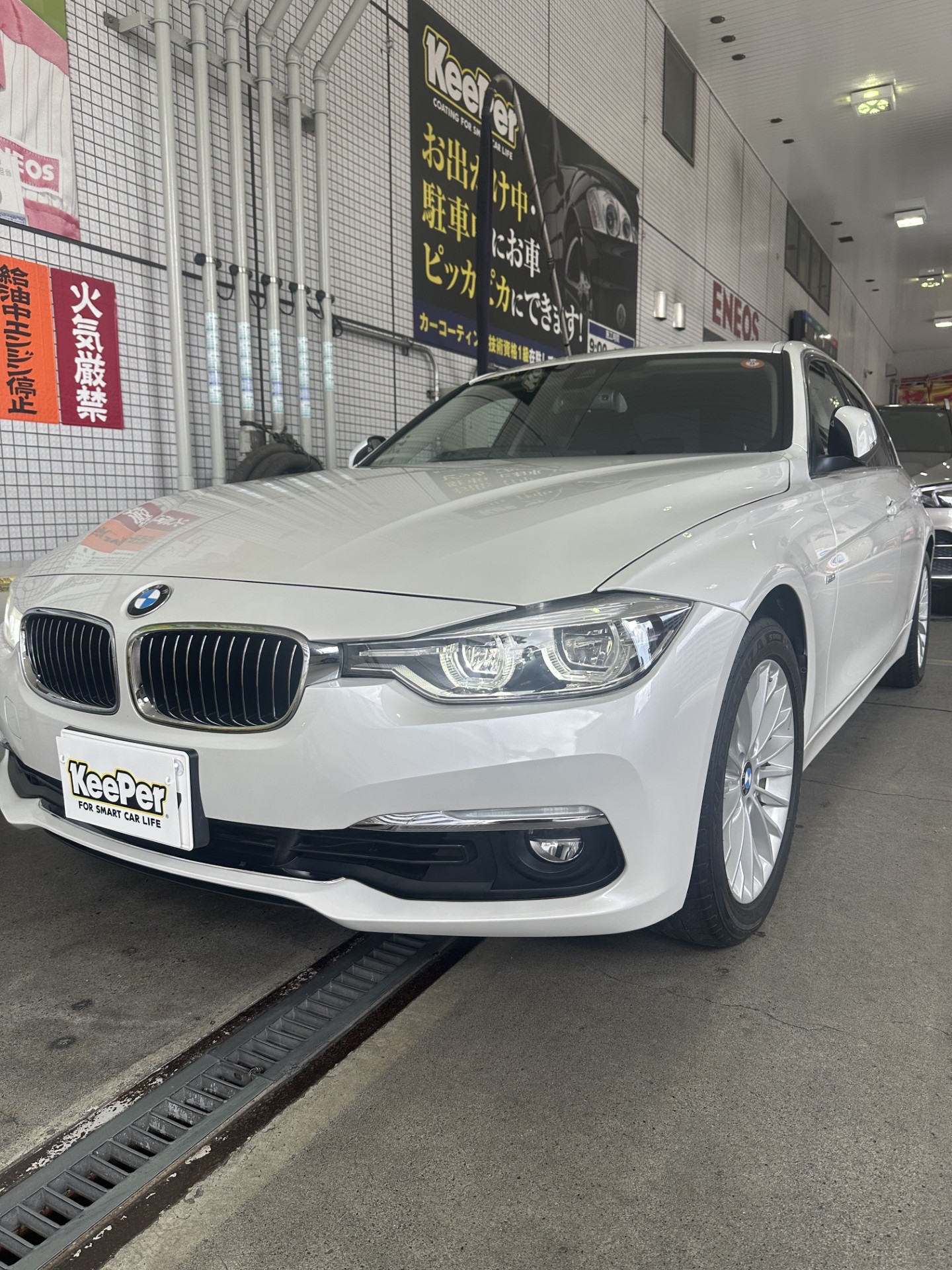 白いBMWにクリスタルキーパーを施工した後の様子