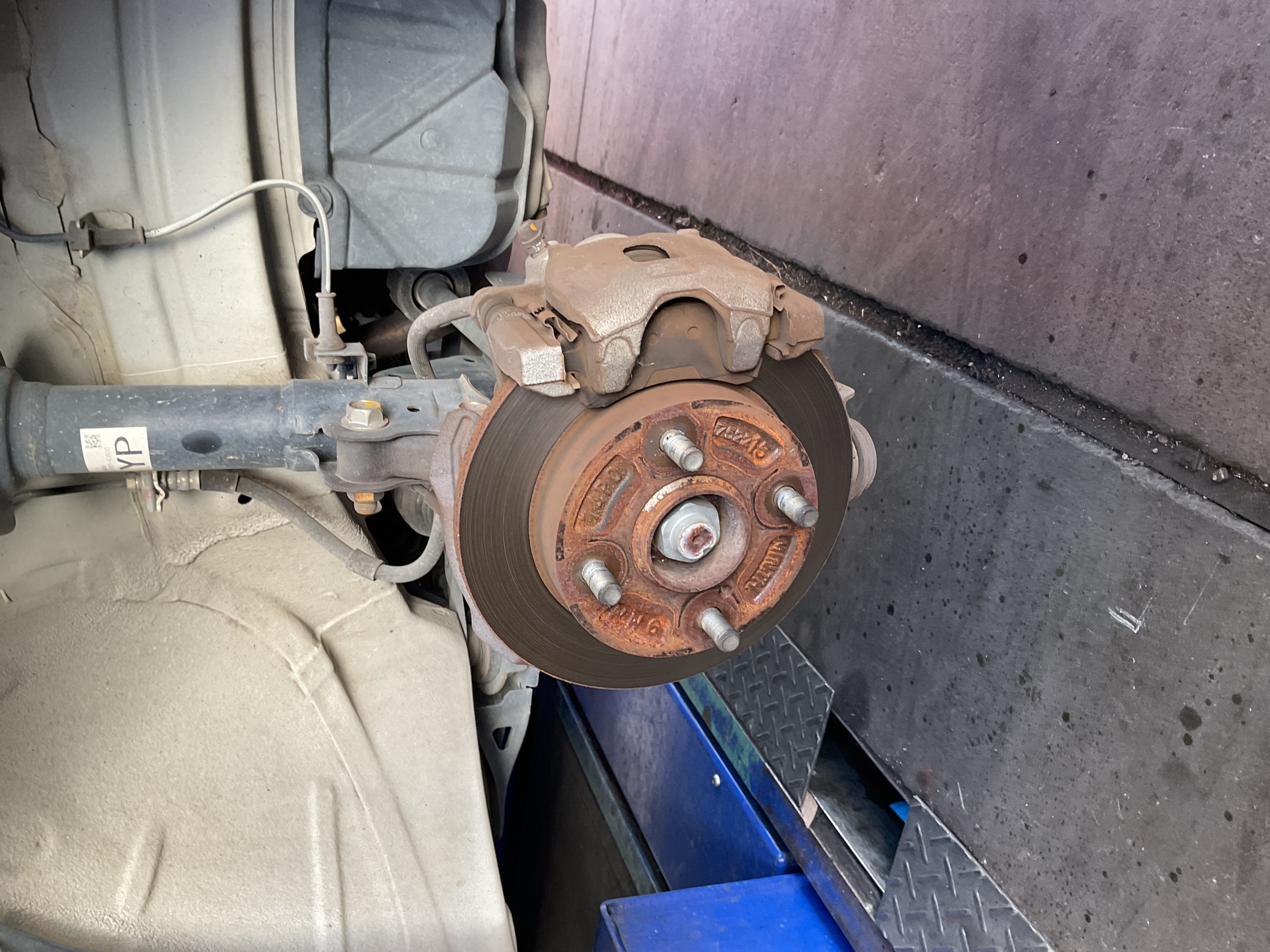 ガソリンスタンドで見つけた錆対策ハブコートの効果とは🚗