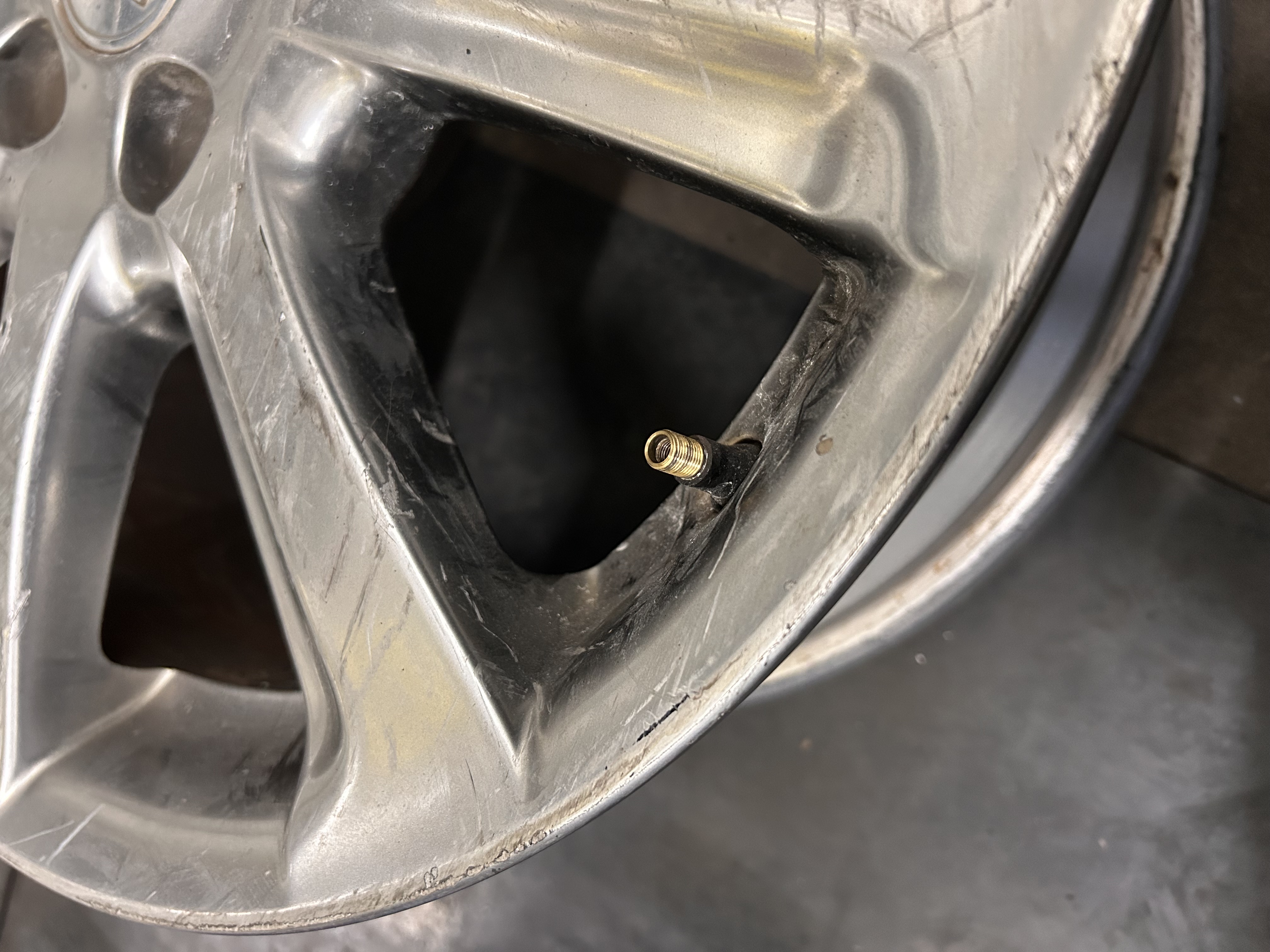 春の雨対策に必見☔️タイヤ交換で安心ドライブ！