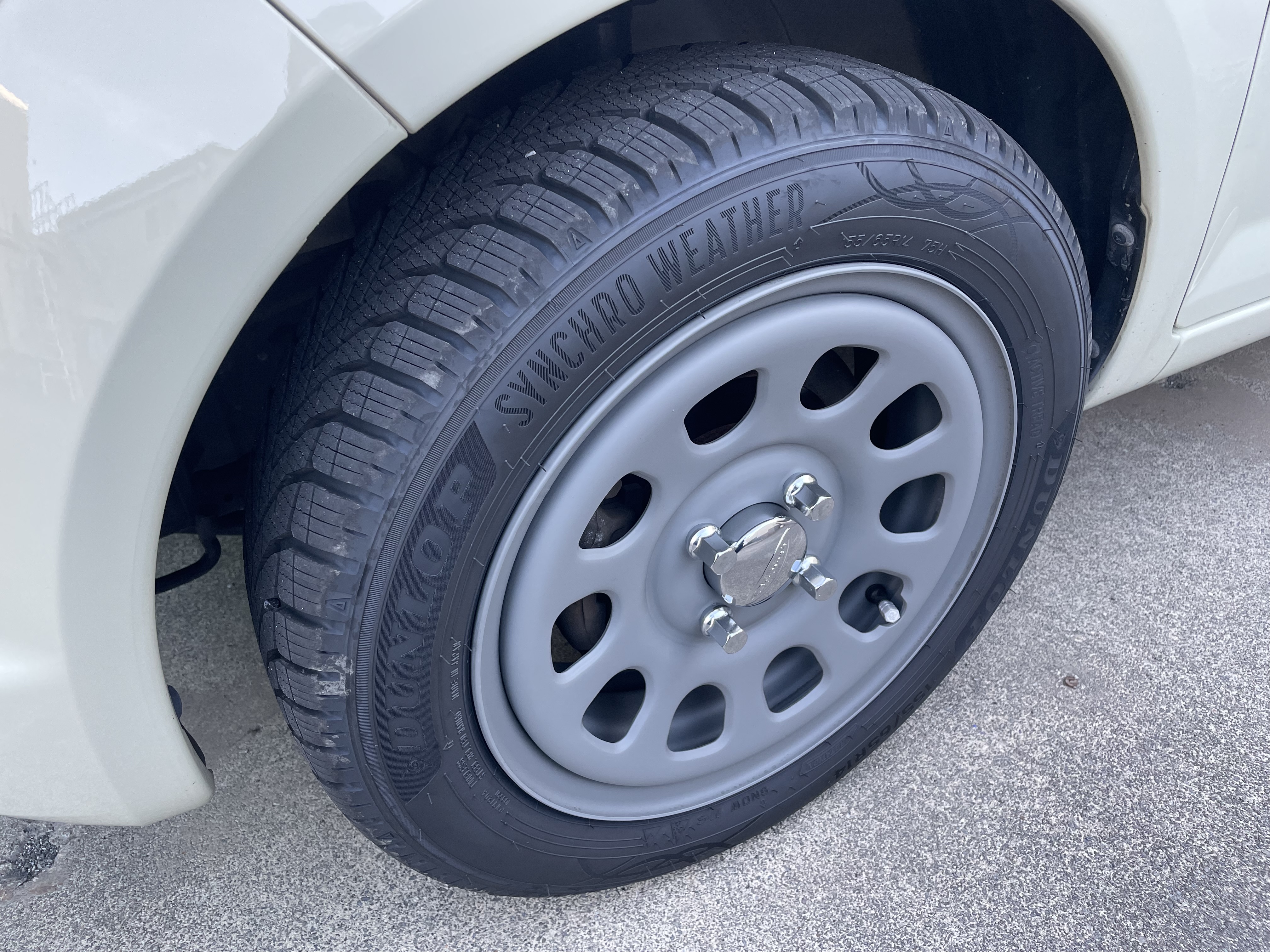 冬の安全運転に役立つタイヤ交換と点検のポイント🚗❄️