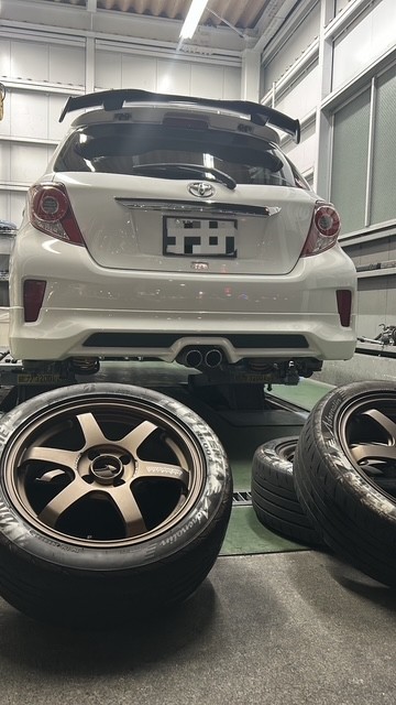 冬のカーケアはこれで安心！オイル交換からタイヤ交換まで解説🚗