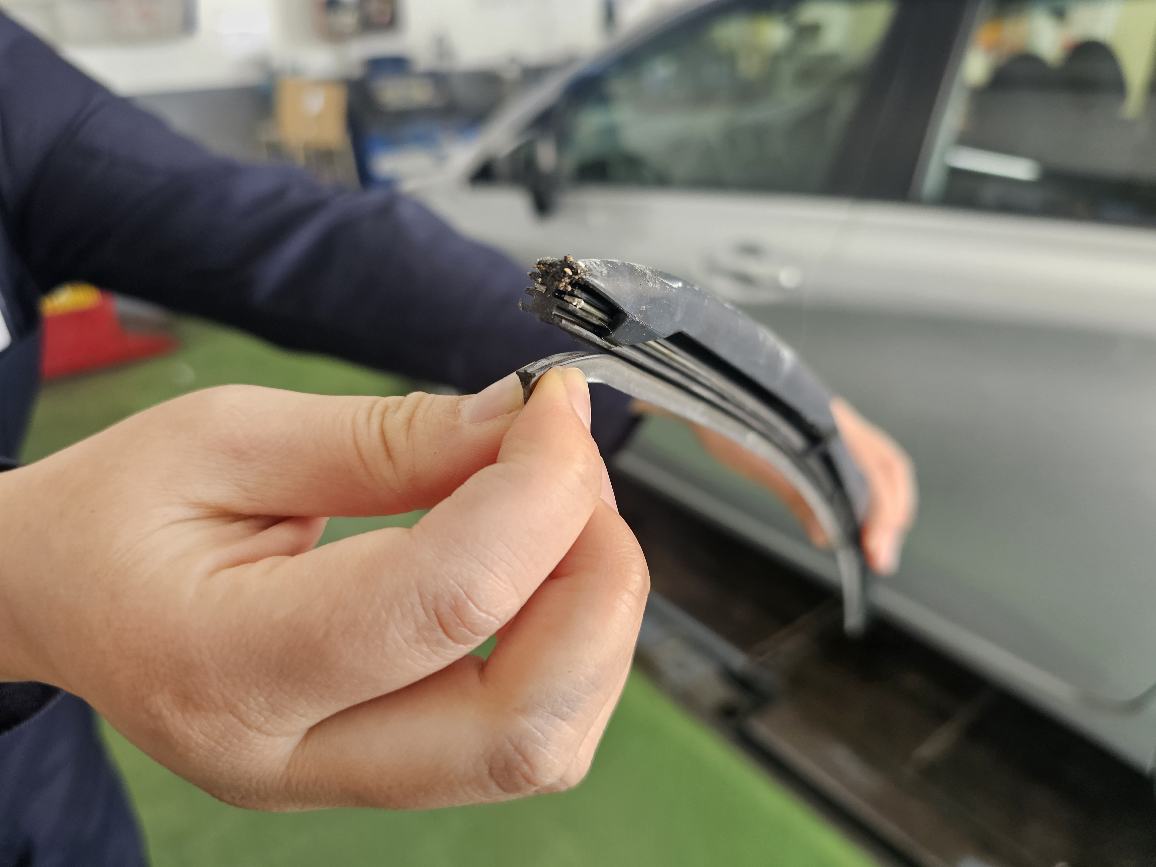 冬の安全運転に必須 ワイパーゴム点検と冬支度のコツ🚗