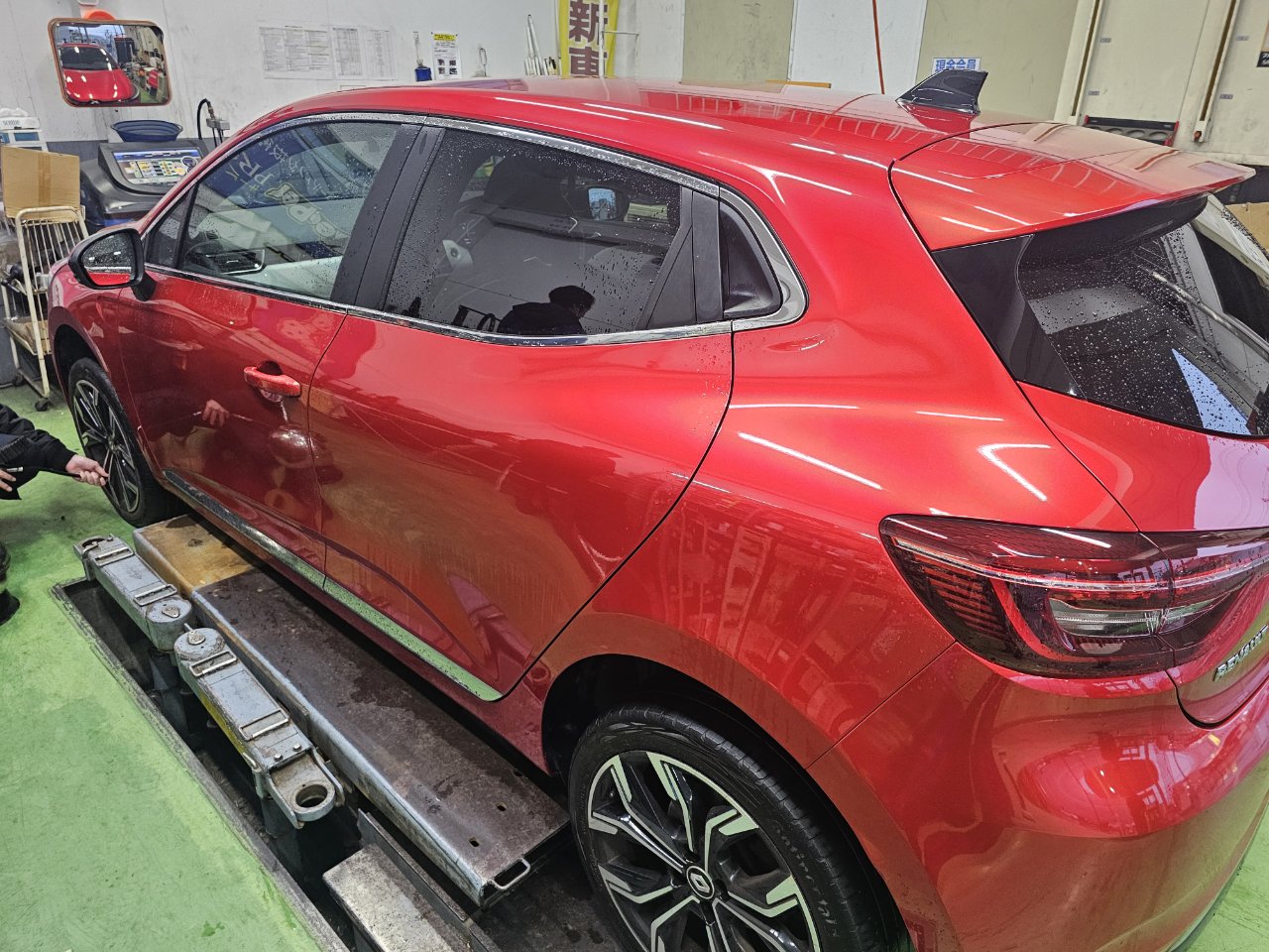 春の雨の日も安心安全タイヤ点検と修理で快適ドライブ🌸