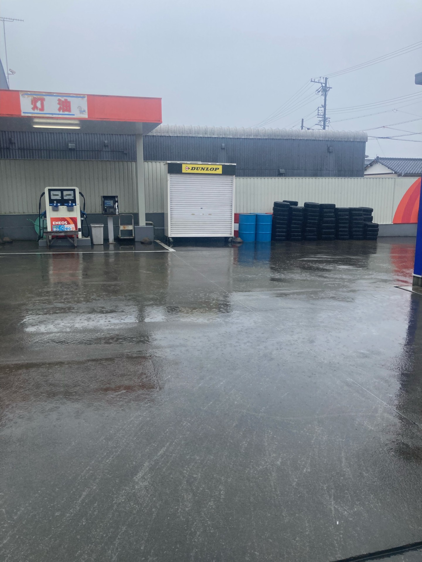 大雨の日の安全運転タイヤの溝チェックでスリップ防止🚗💦