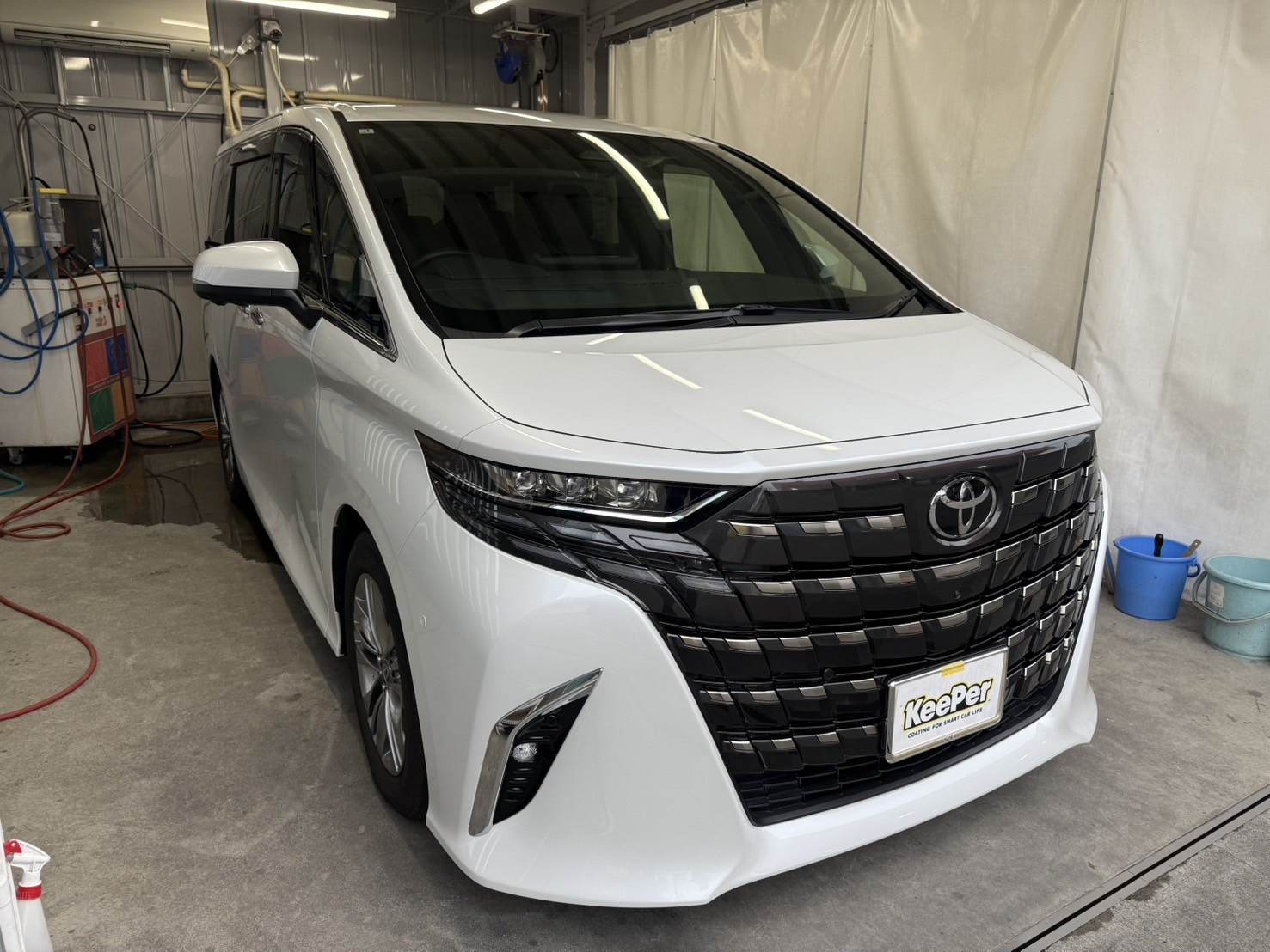 白いアルファードにフレッシュキーパーを施工した