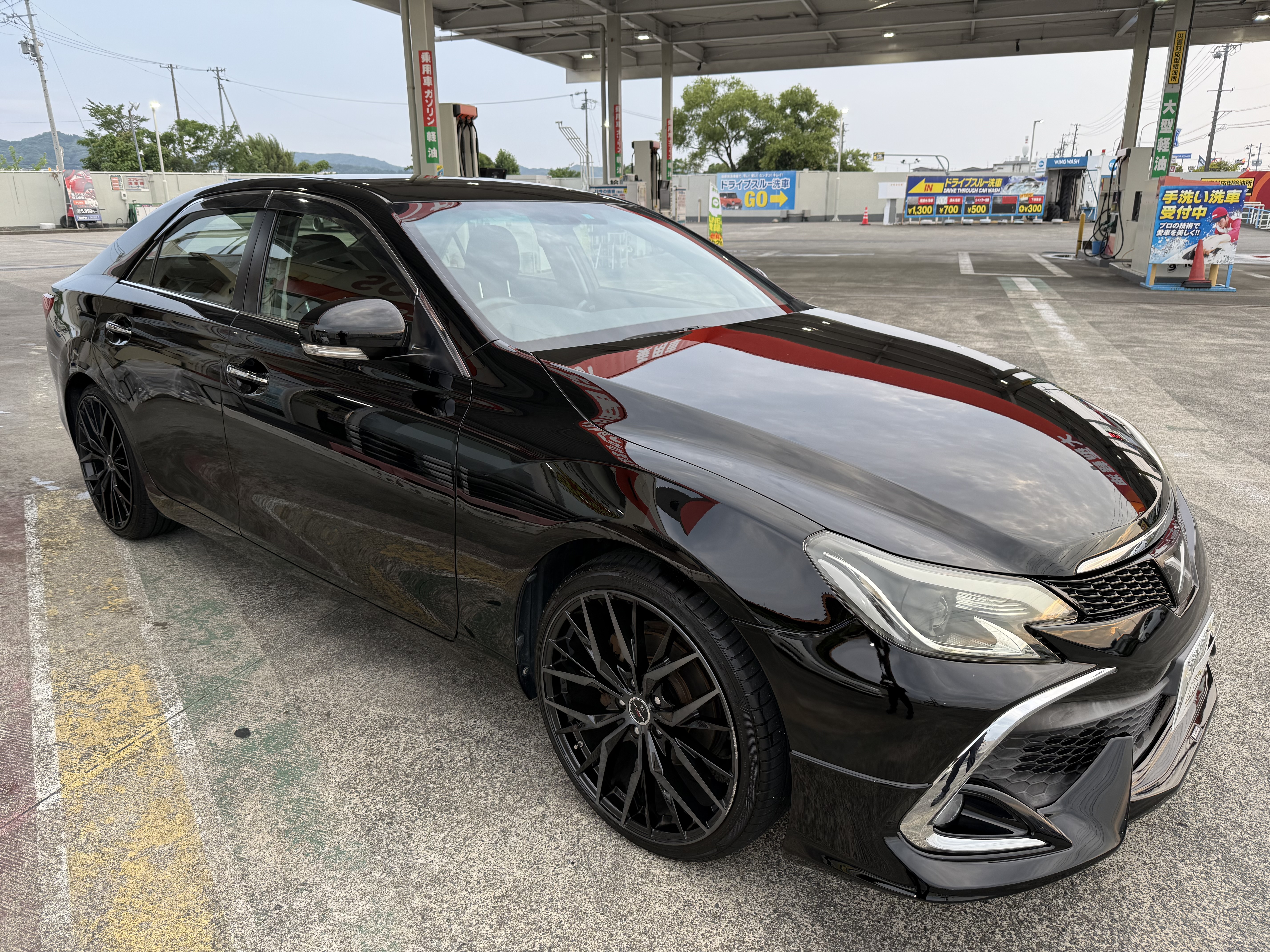 「夏の愛車ケアはこれで決まりオイル交換とフレッシュキーパーで快適ドライブ」