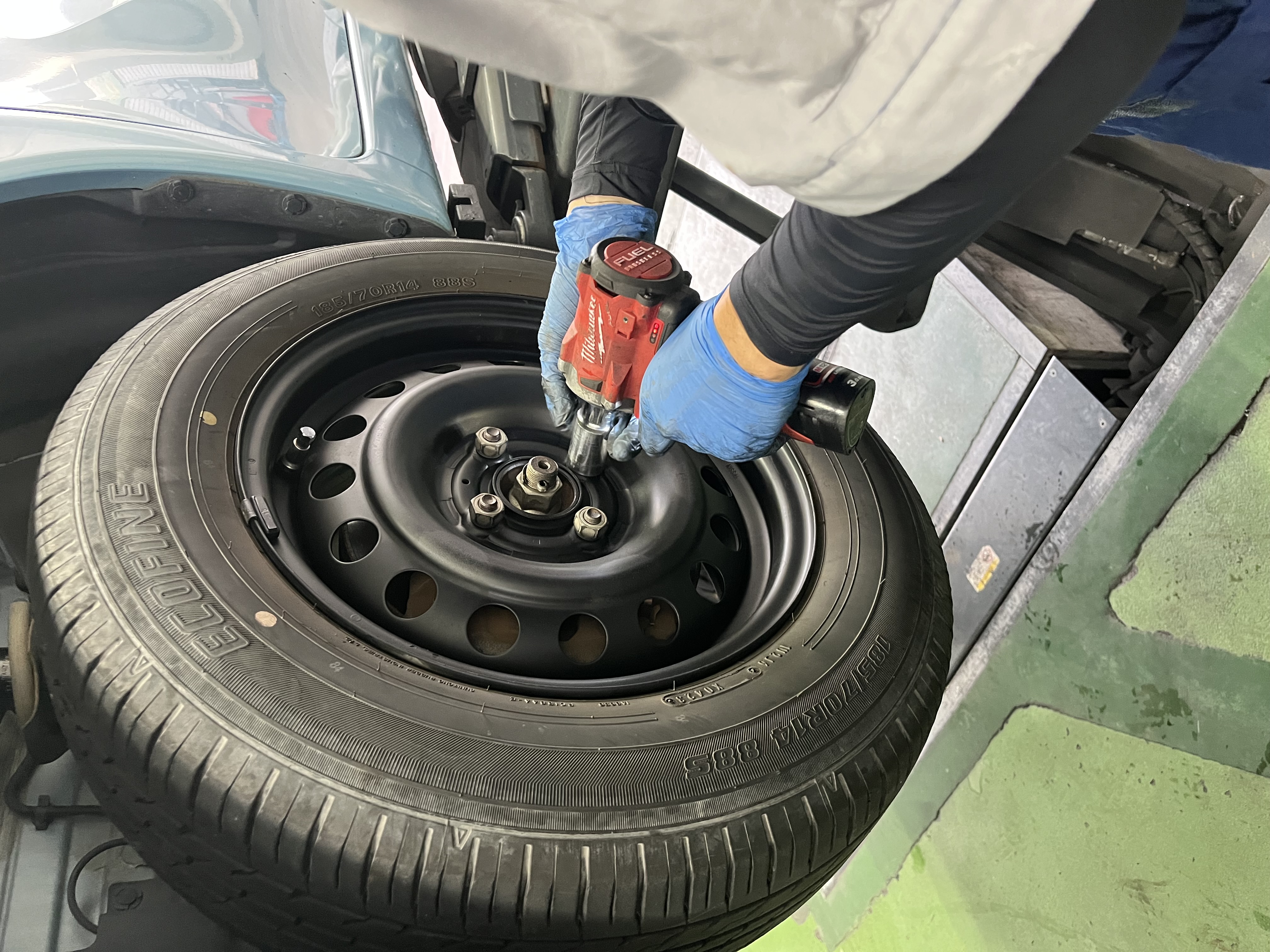 ENEOSウイングセルフ梅が岡SSのタイヤローテーション