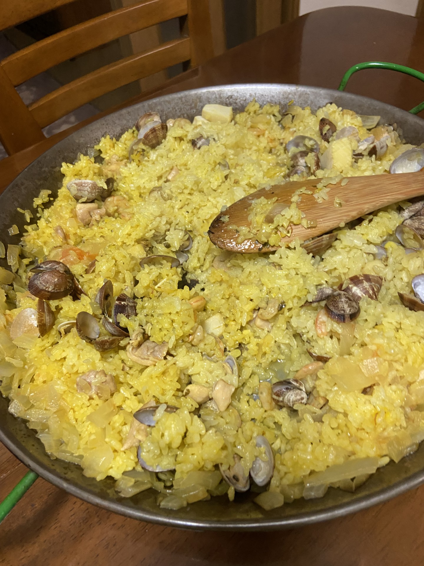 雨の日も安心安全に冬の車メンテナンスポイントとお得情報🚗