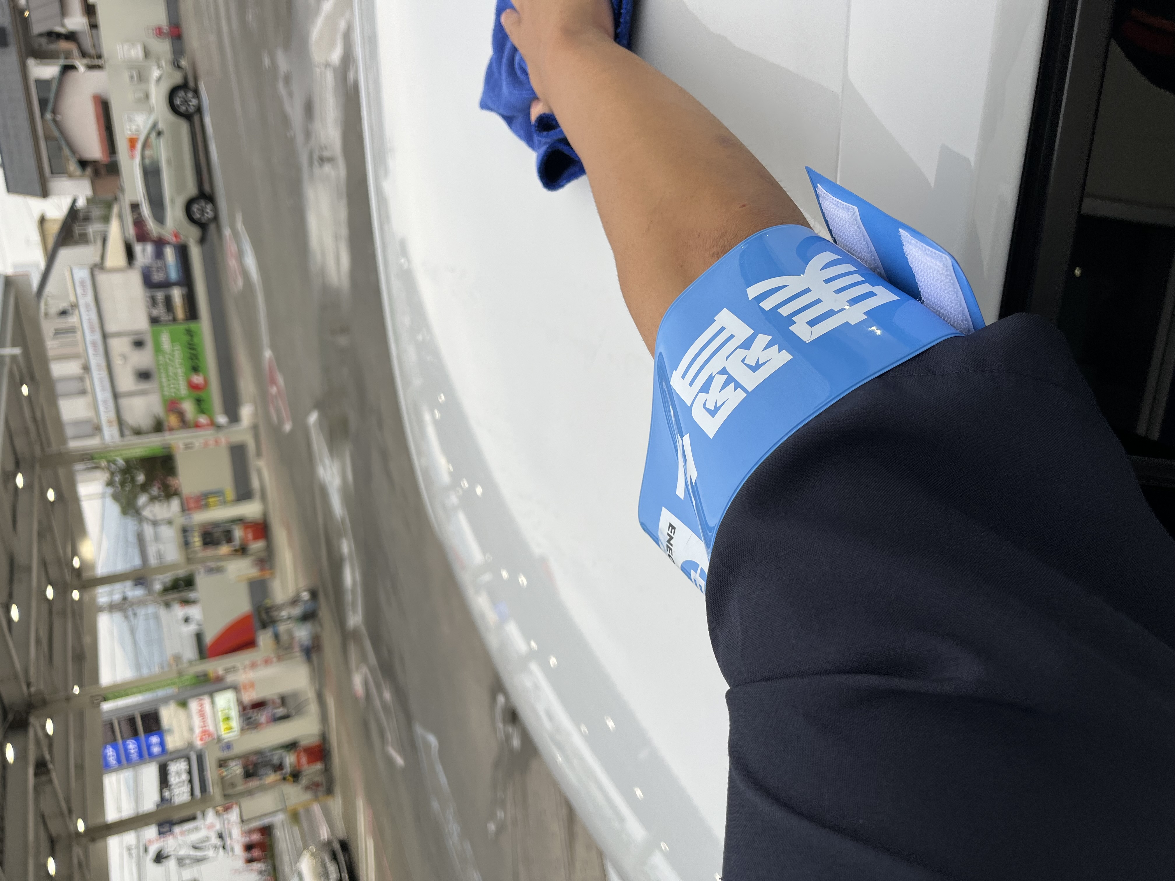 ENEOSウイングセルフ梅が岡SSの新入社員のトヨタ／アクア手洗い洗車