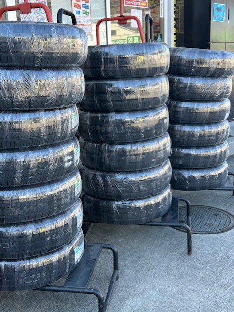 冬の安心ドライブにアウトレットタイヤと無料点検サービス🚗