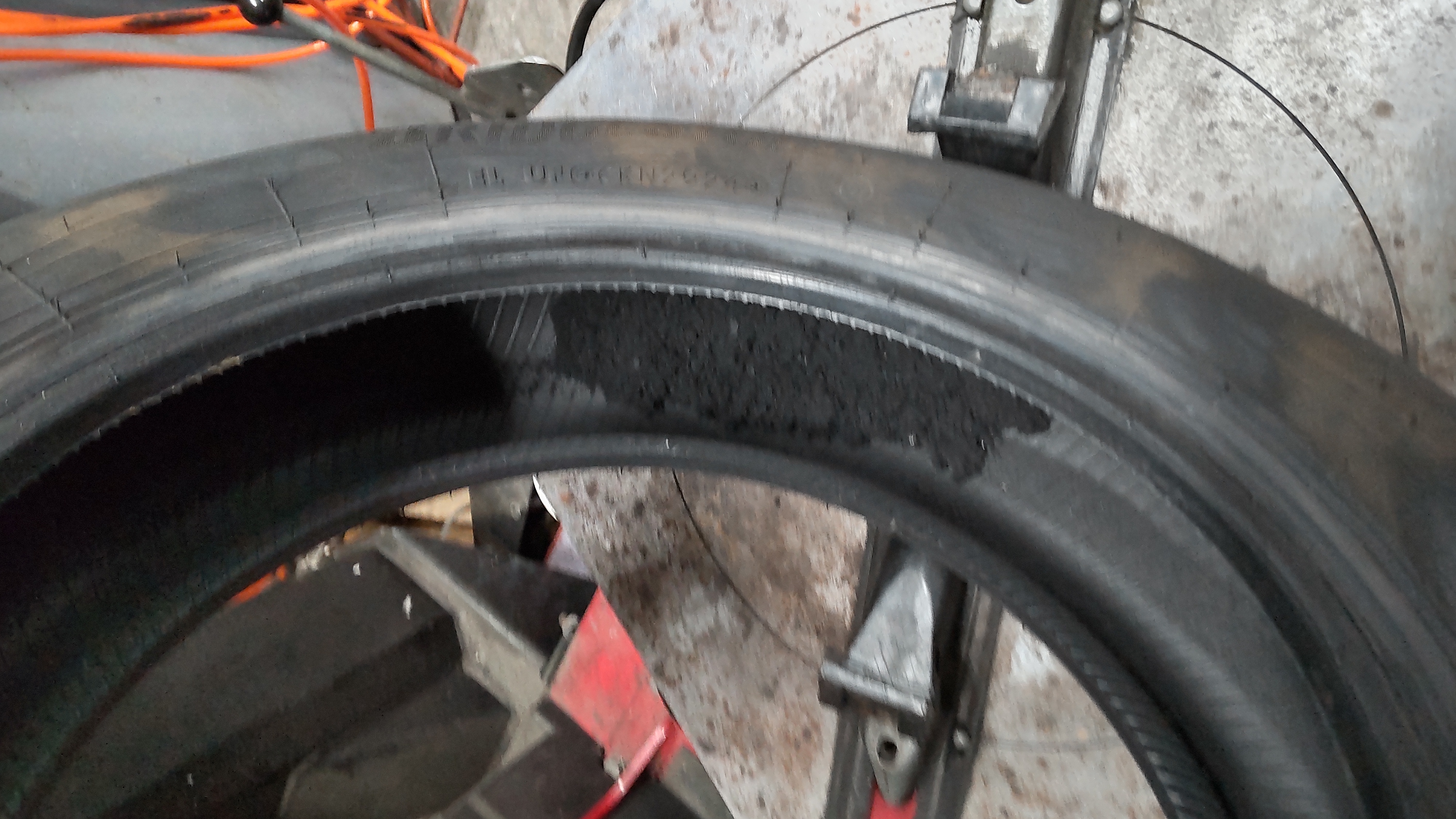 春のドライブ前に必見 静岡丸子TSでタイヤ点検と無料交換工賃サービス🚗