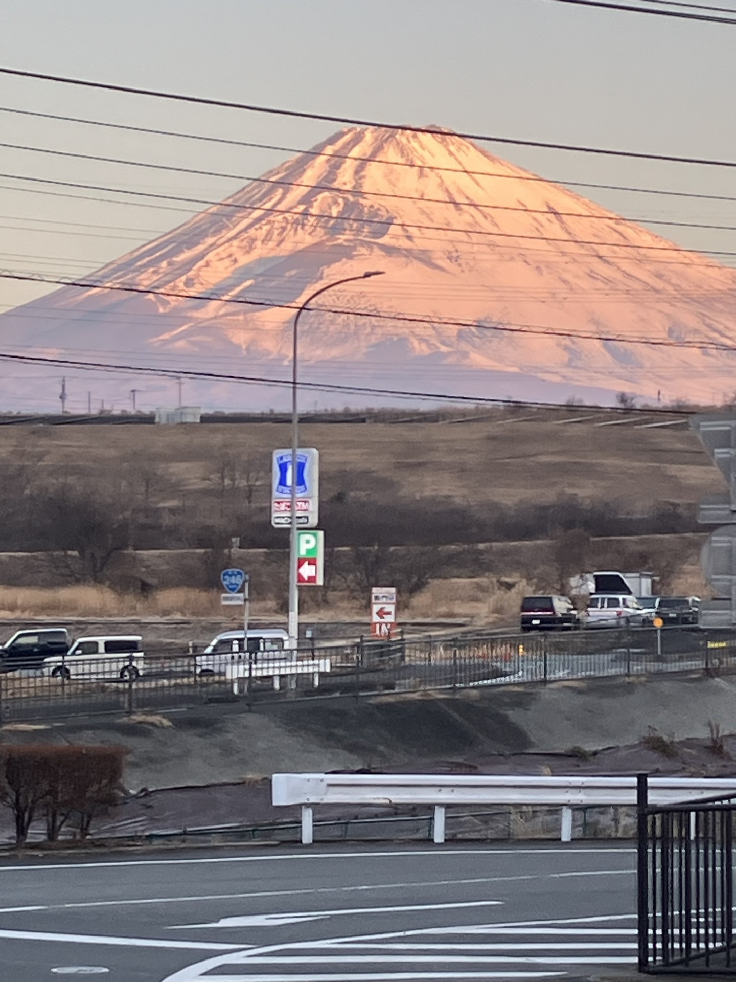 春のタイヤ交換と無料ボンネット点検で安全ドライブをサポート🌸