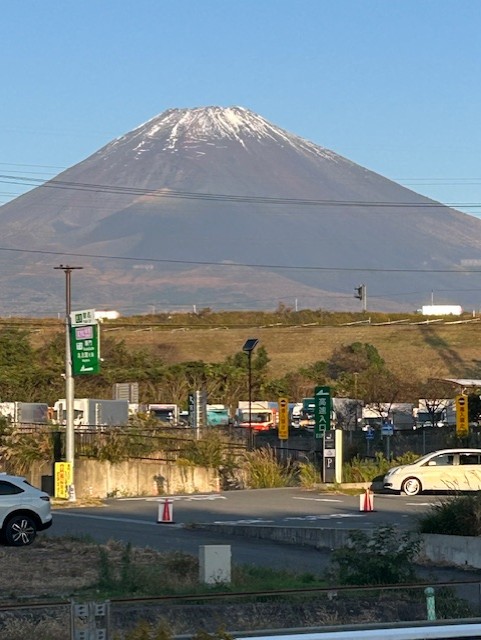 冬の愛車メンテナンスは早めが安心！スタッドレス＆オイル交換情報🚗❄️
