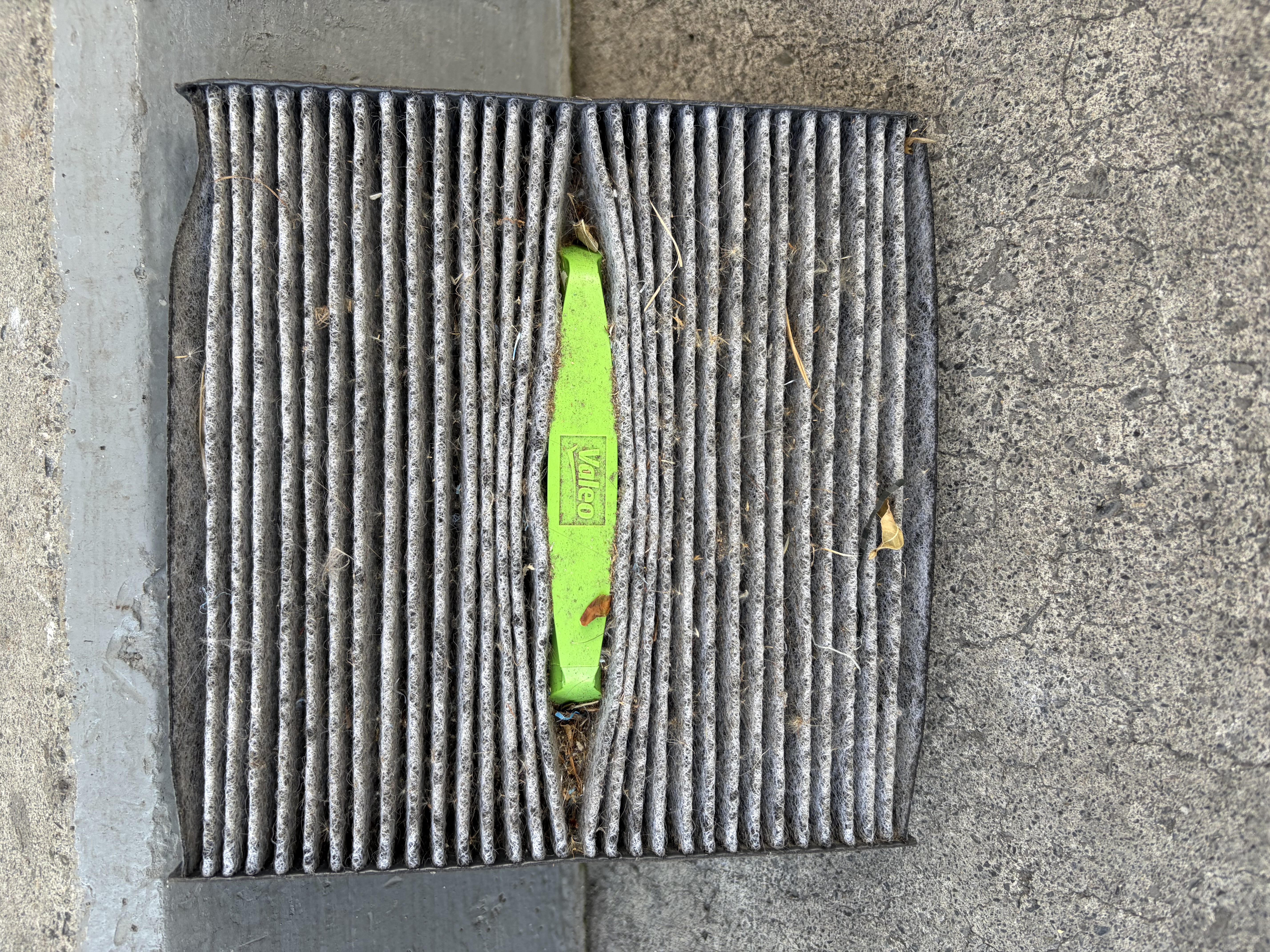 春の車内快適術 エアコンフィルター交換と無料点検のすすめ🌸