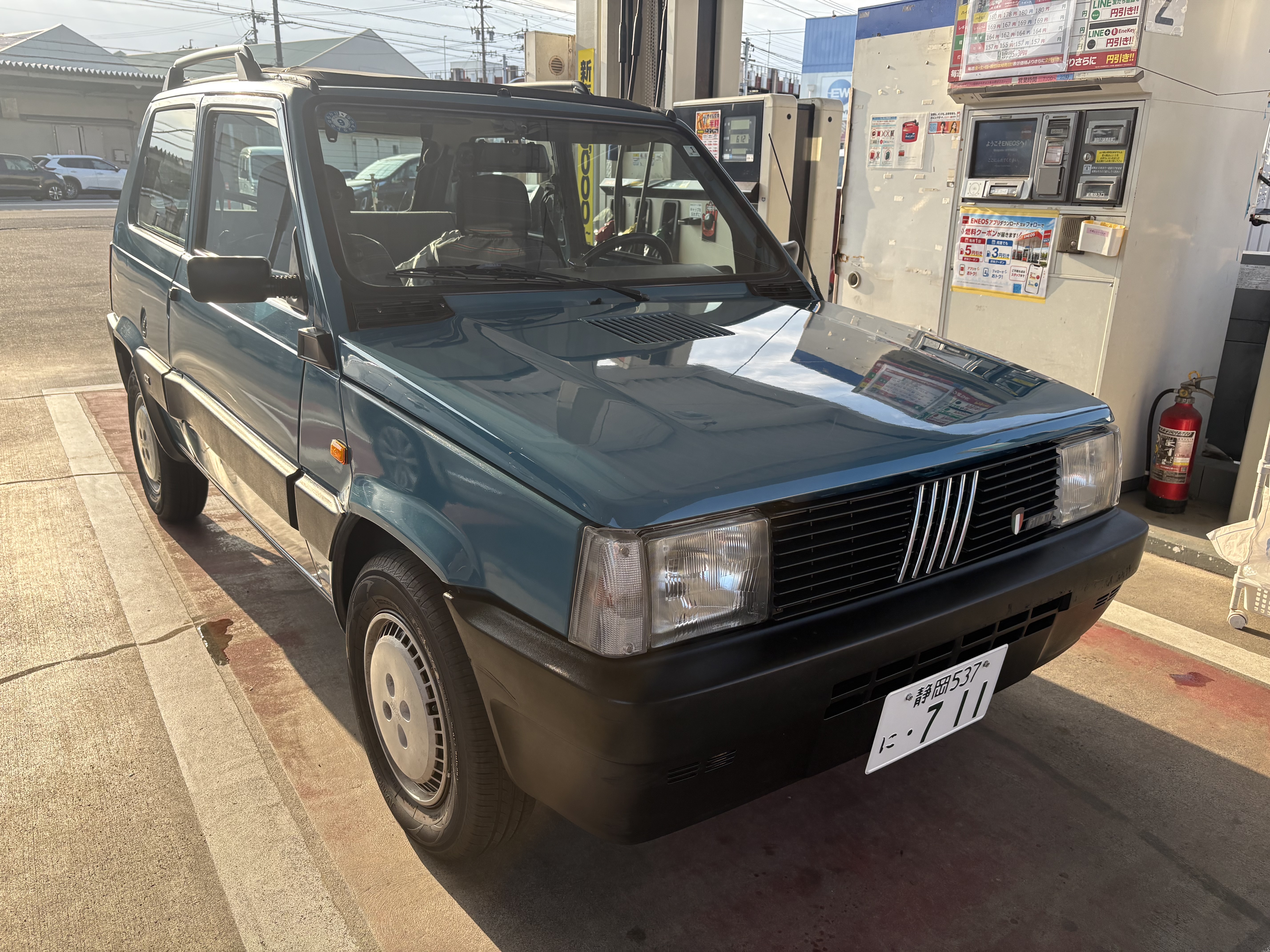 セルフ村松SSで青色のFIATパンダにクリスタルキーパーを施工した全体のボディ