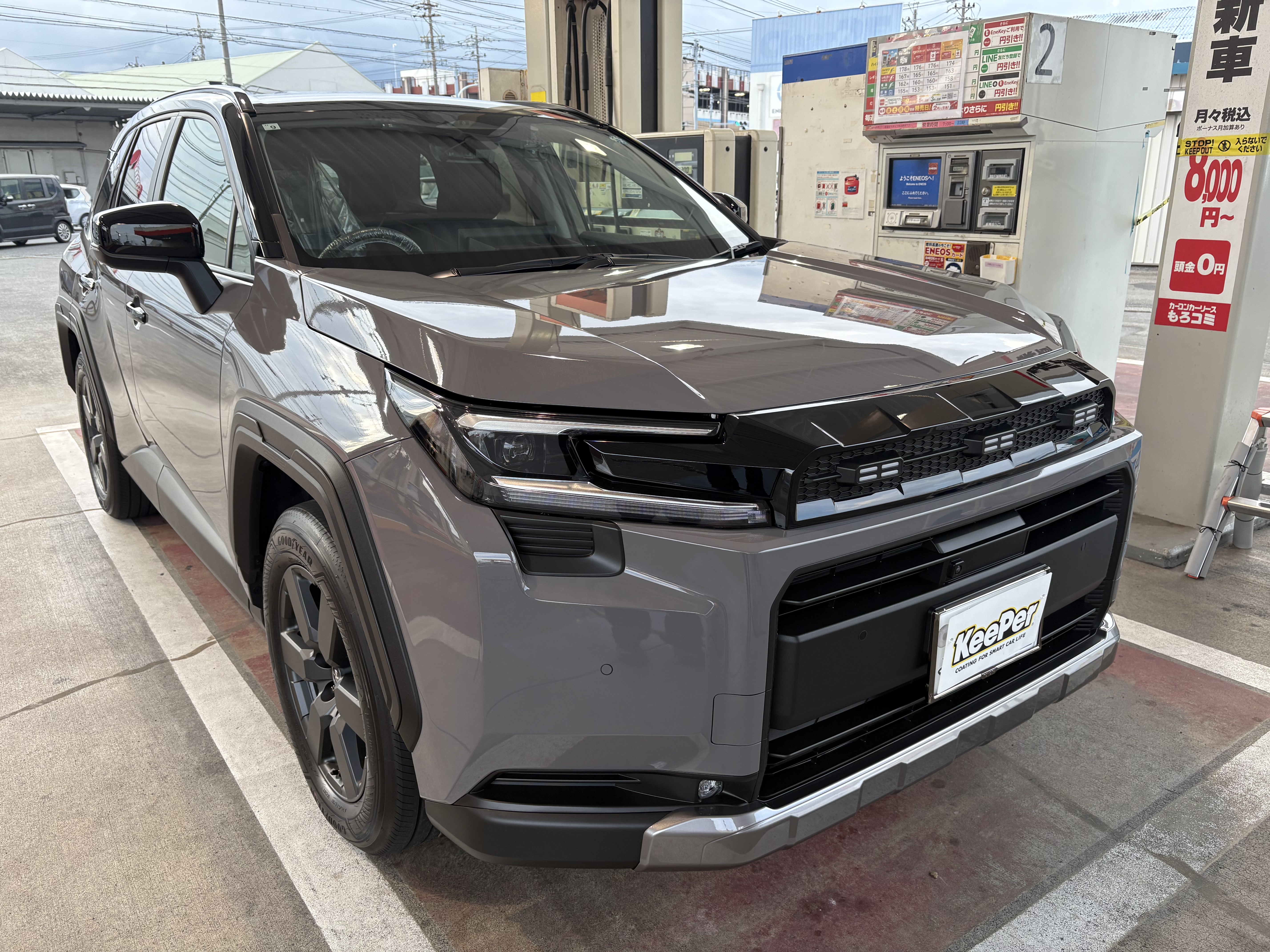 新車のRAV4にダイヤIIキーパーを施工した後のツヤのあるボディ